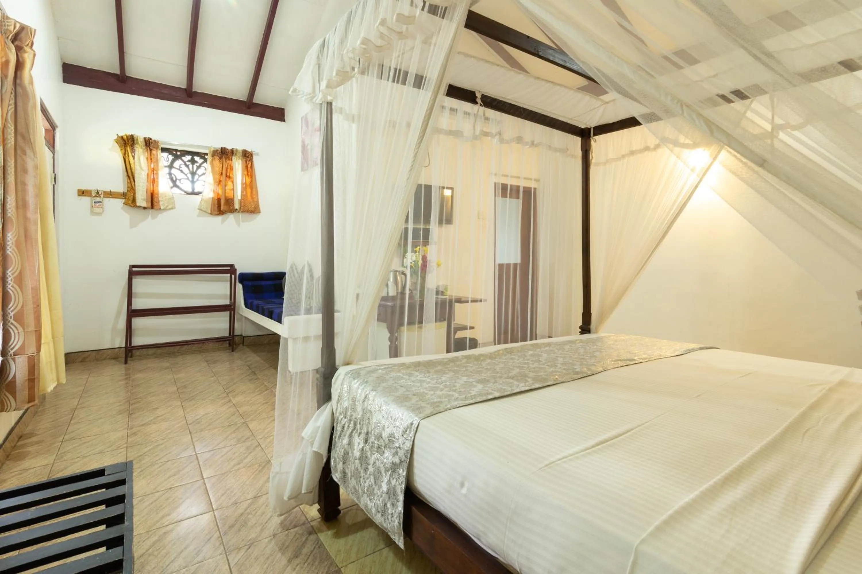 Photo of the whole room, Bed in The Hideout Sigiriya