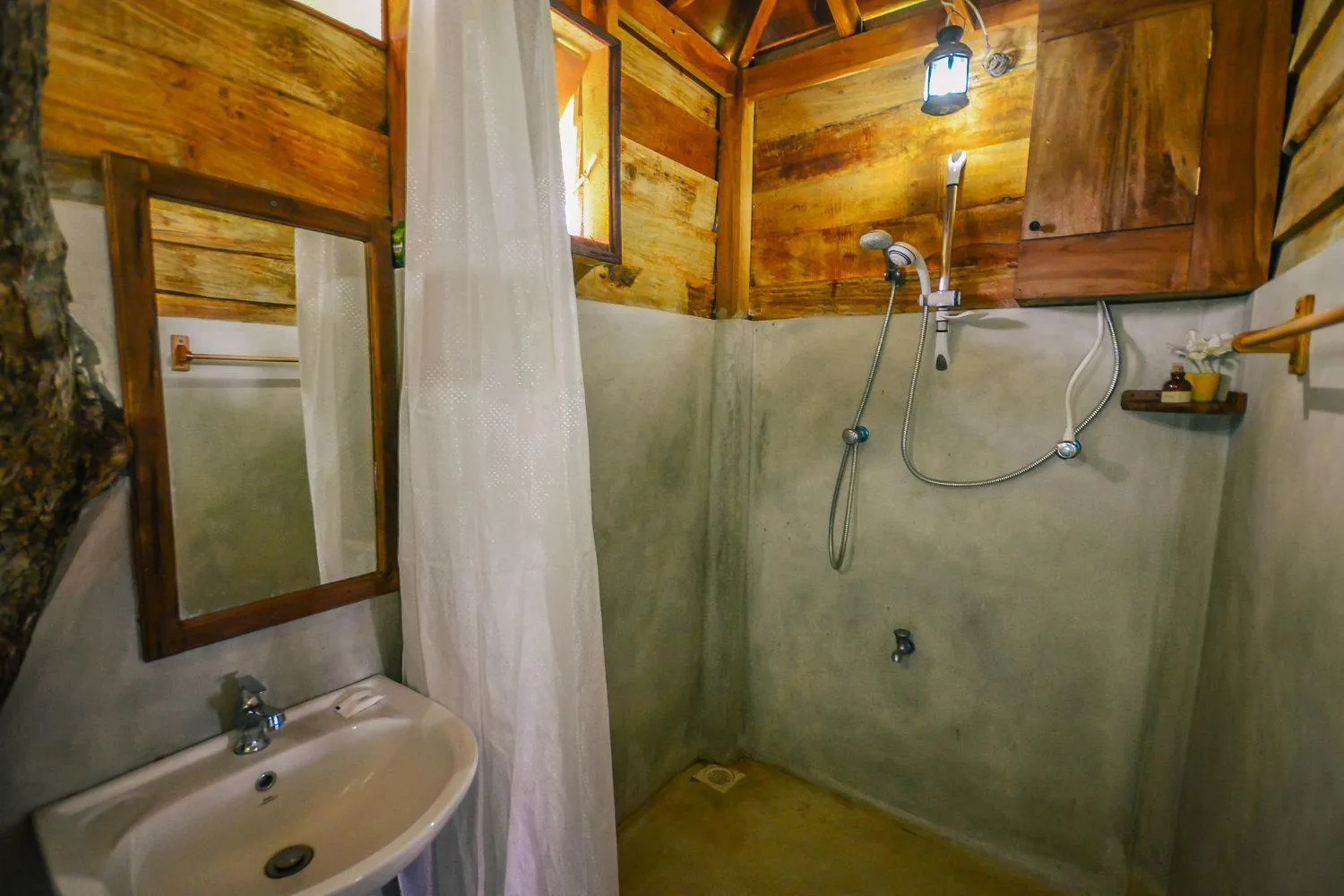 Shower in The Hideout Sigiriya