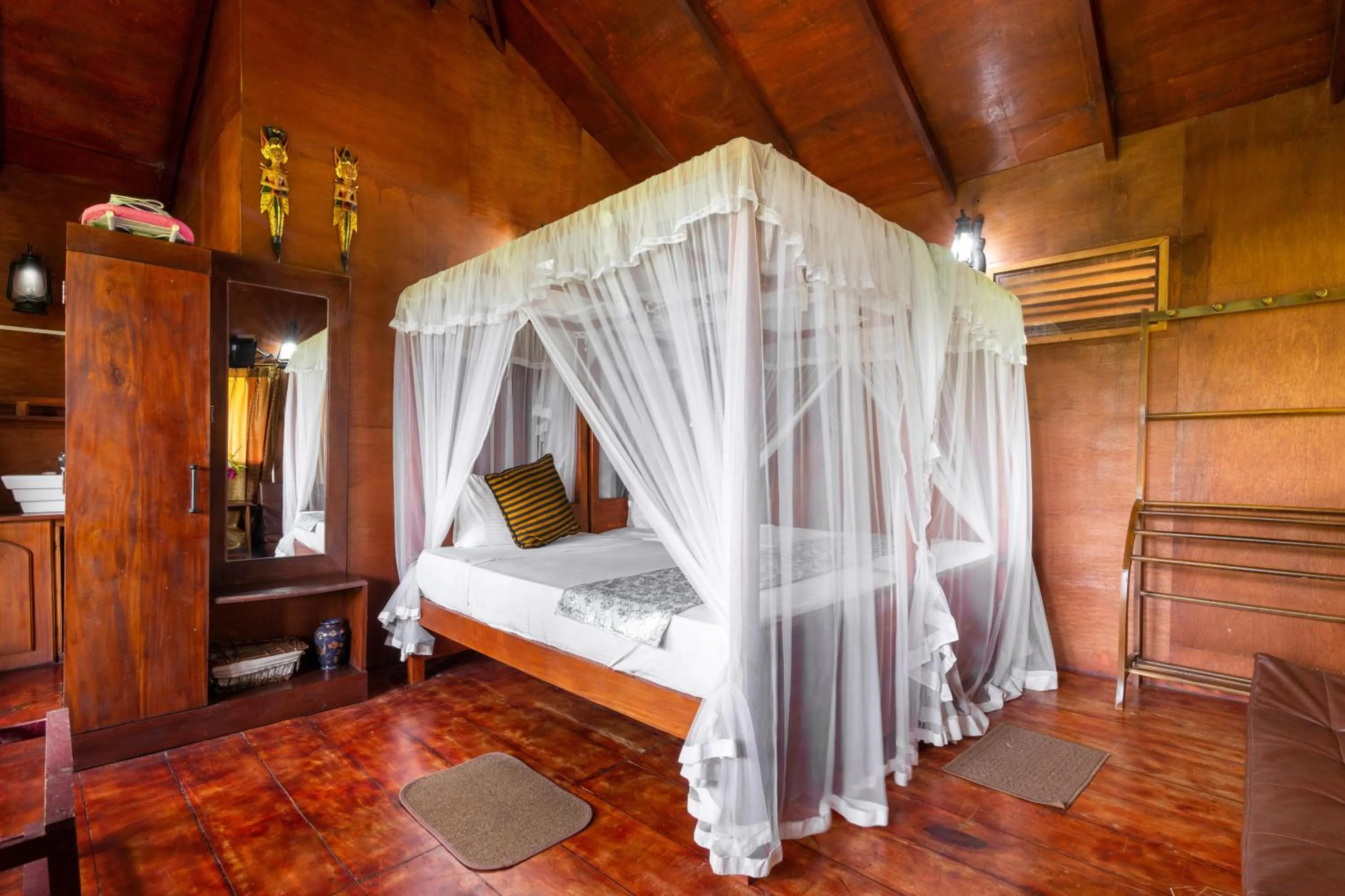 Photo of the whole room, Bed in The Hideout Sigiriya