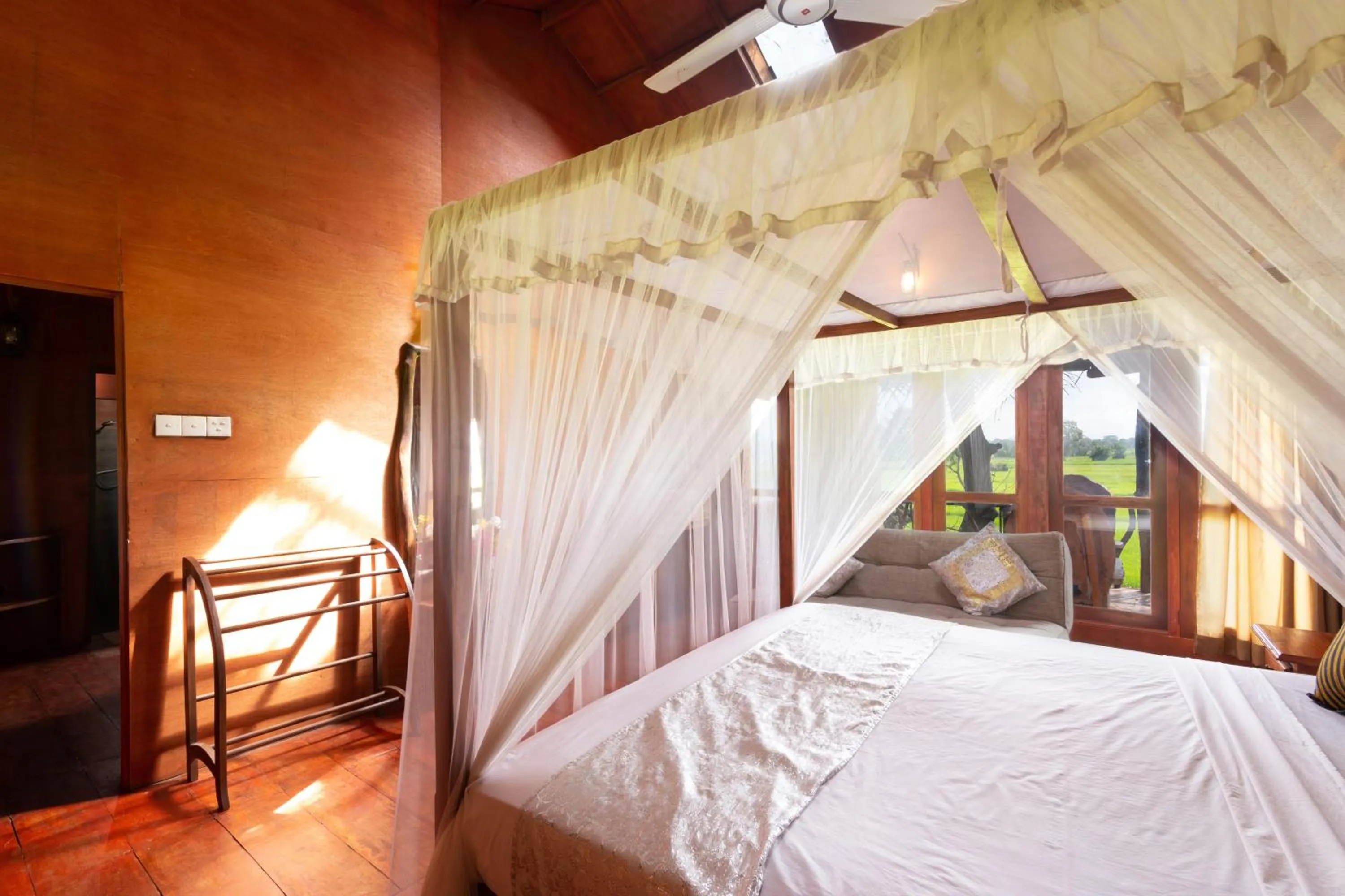 Bedroom, Bed in The Hideout Sigiriya