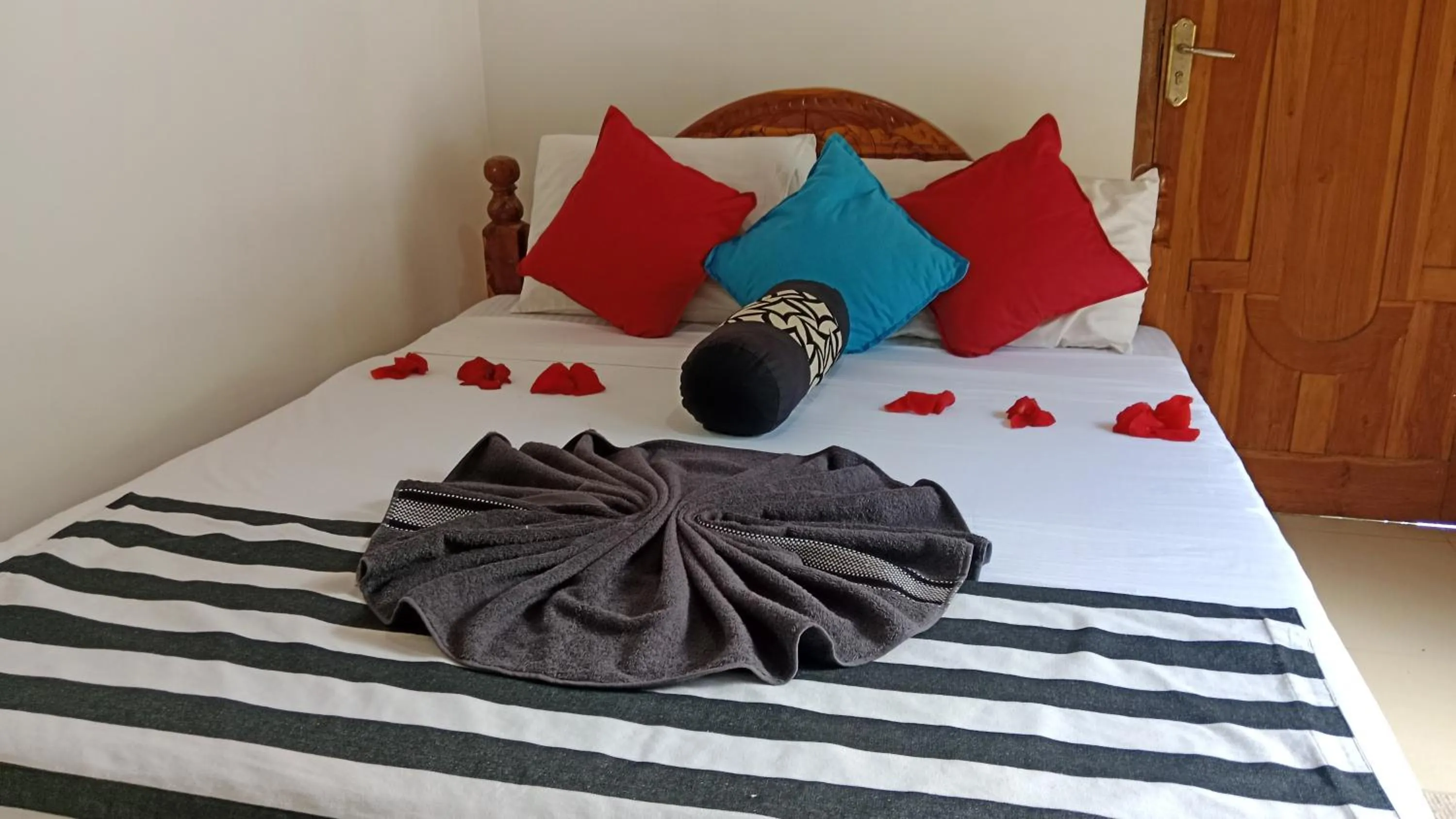 Bed in Sigiri Thilanka Rest Sigiriya