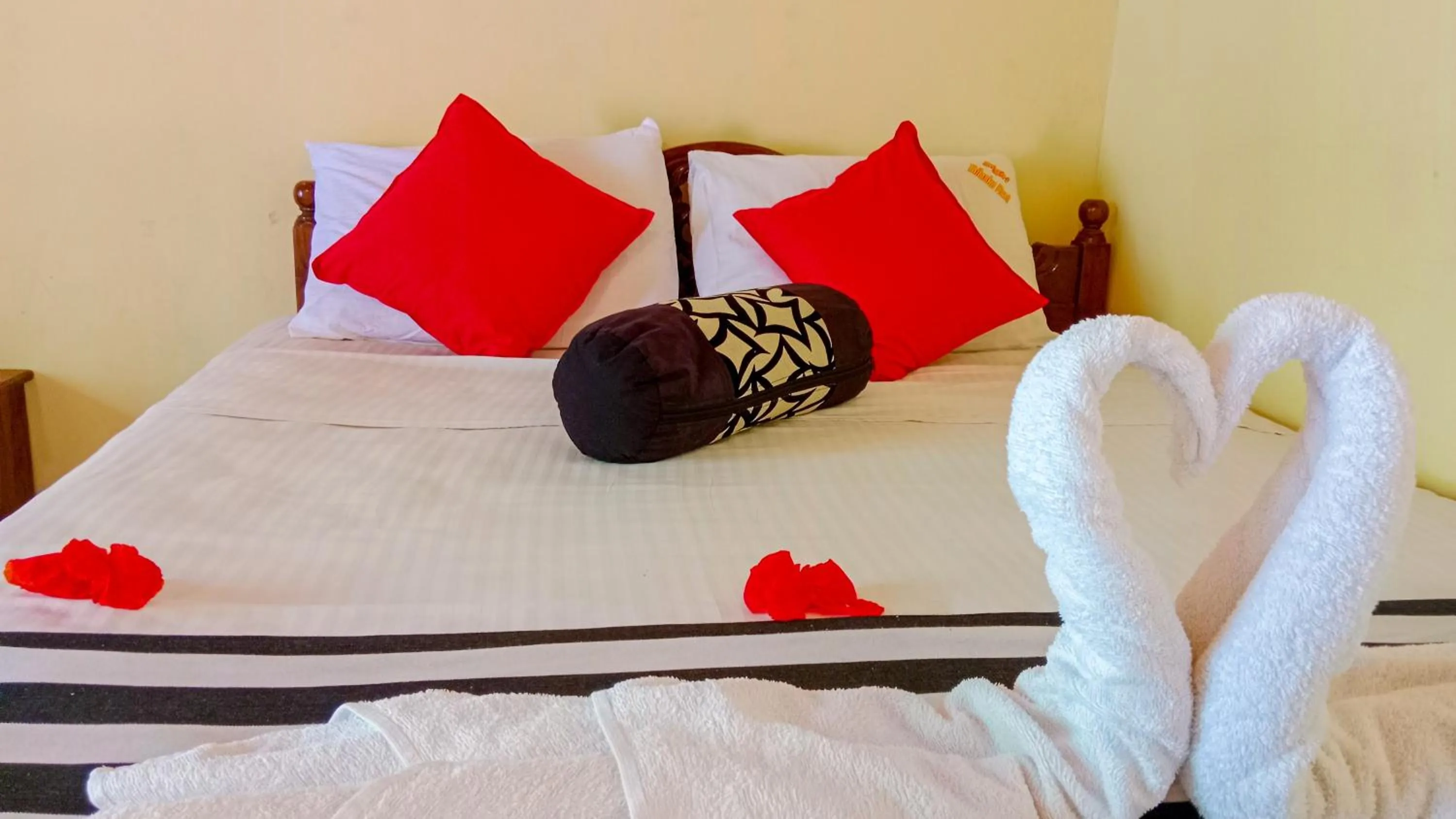 Bed in Sigiri Thilanka Rest Sigiriya