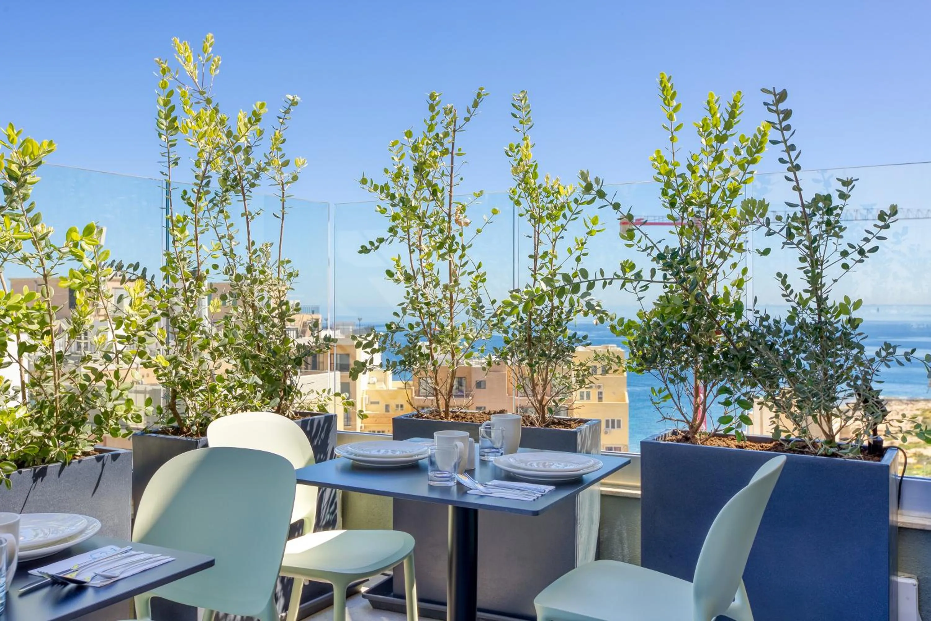 Restaurant/places to eat in JL Hotel