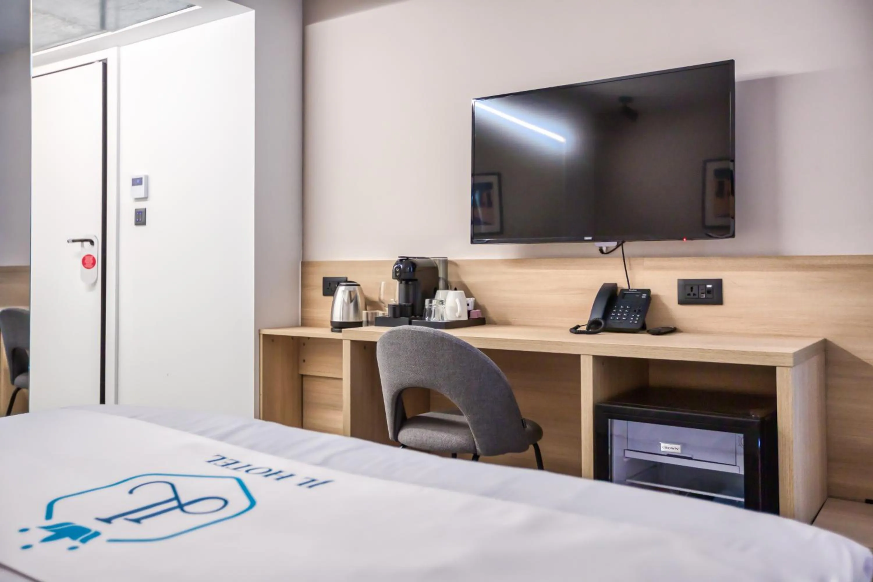 TV and multimedia, Bed in JL Hotel