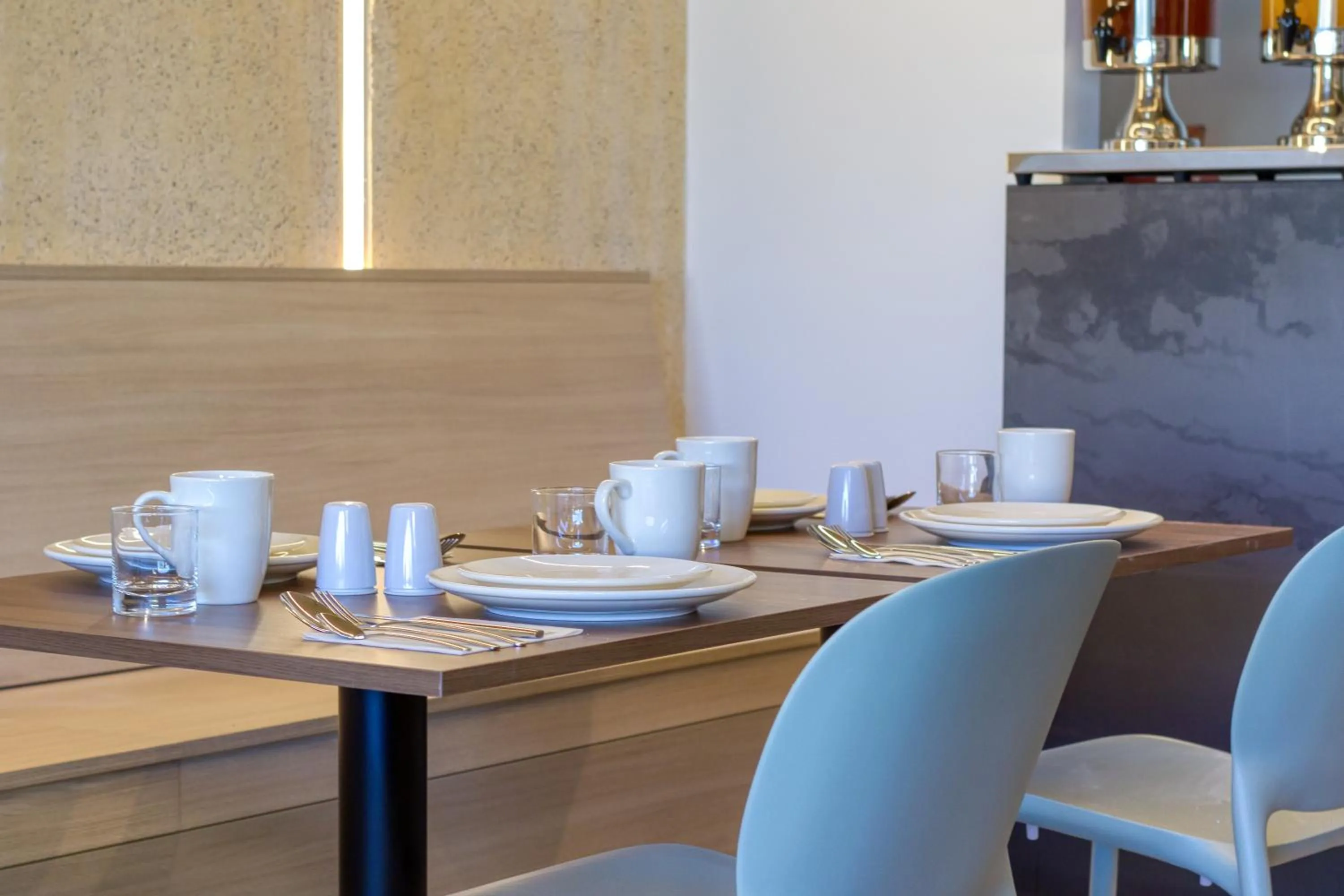 Restaurant/places to eat in JL Hotel