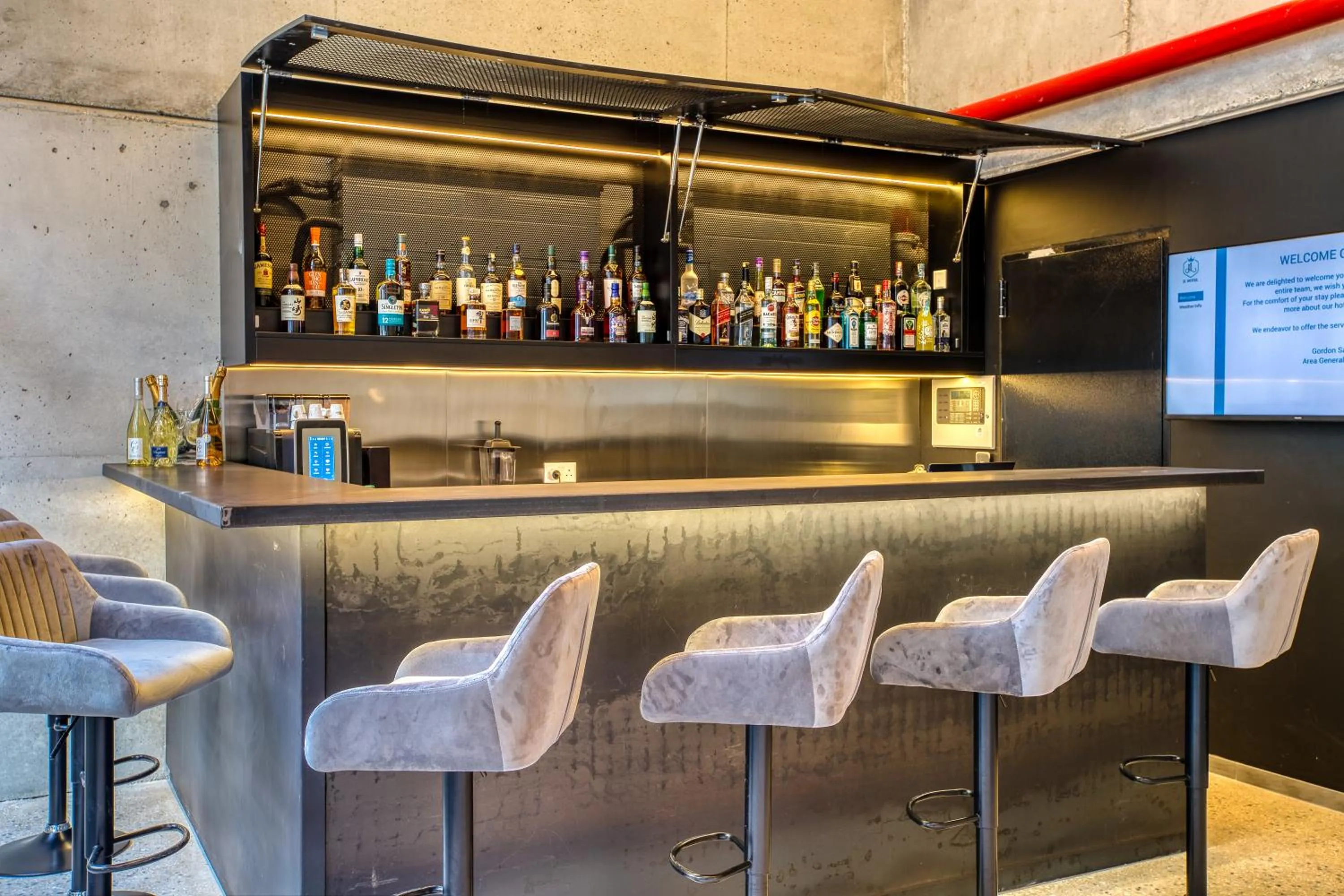 Lounge or bar in JL Hotel