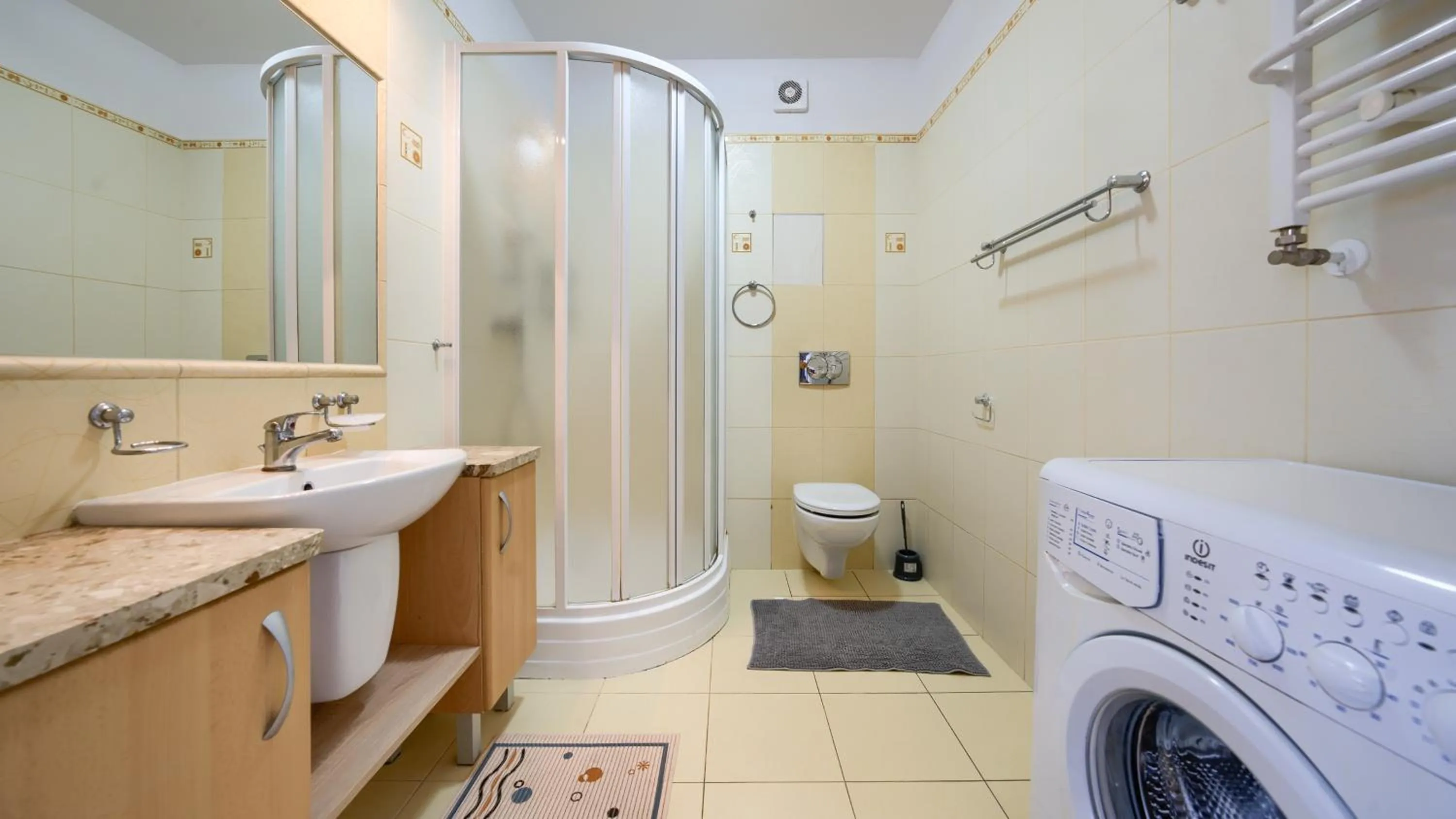 Shower in Kołobrzeg Jantar, Sun & Snow