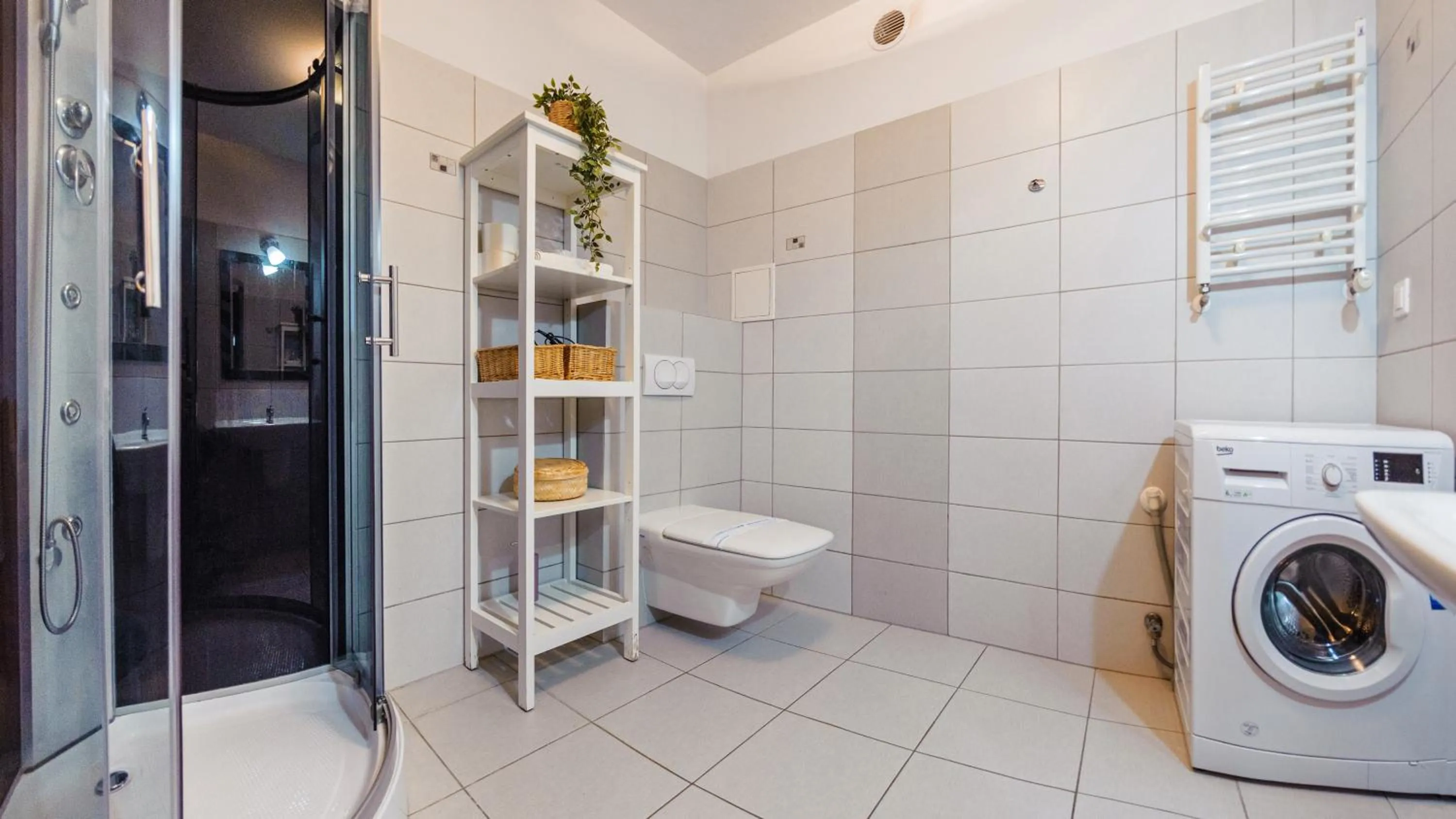 Shower in Kołobrzeg Jantar, Sun & Snow