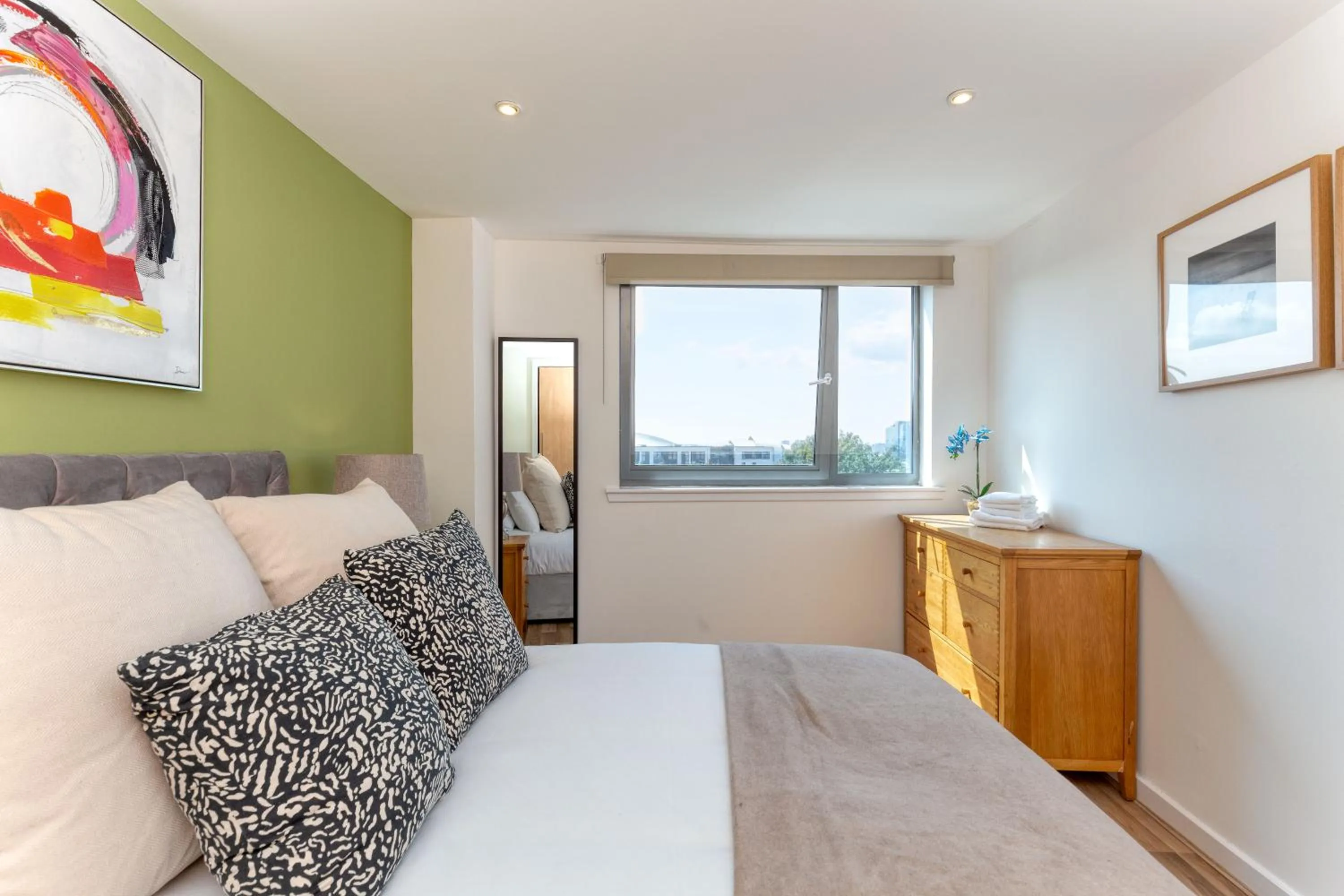 Bed in SECC Hydro Executive 7 Apartment