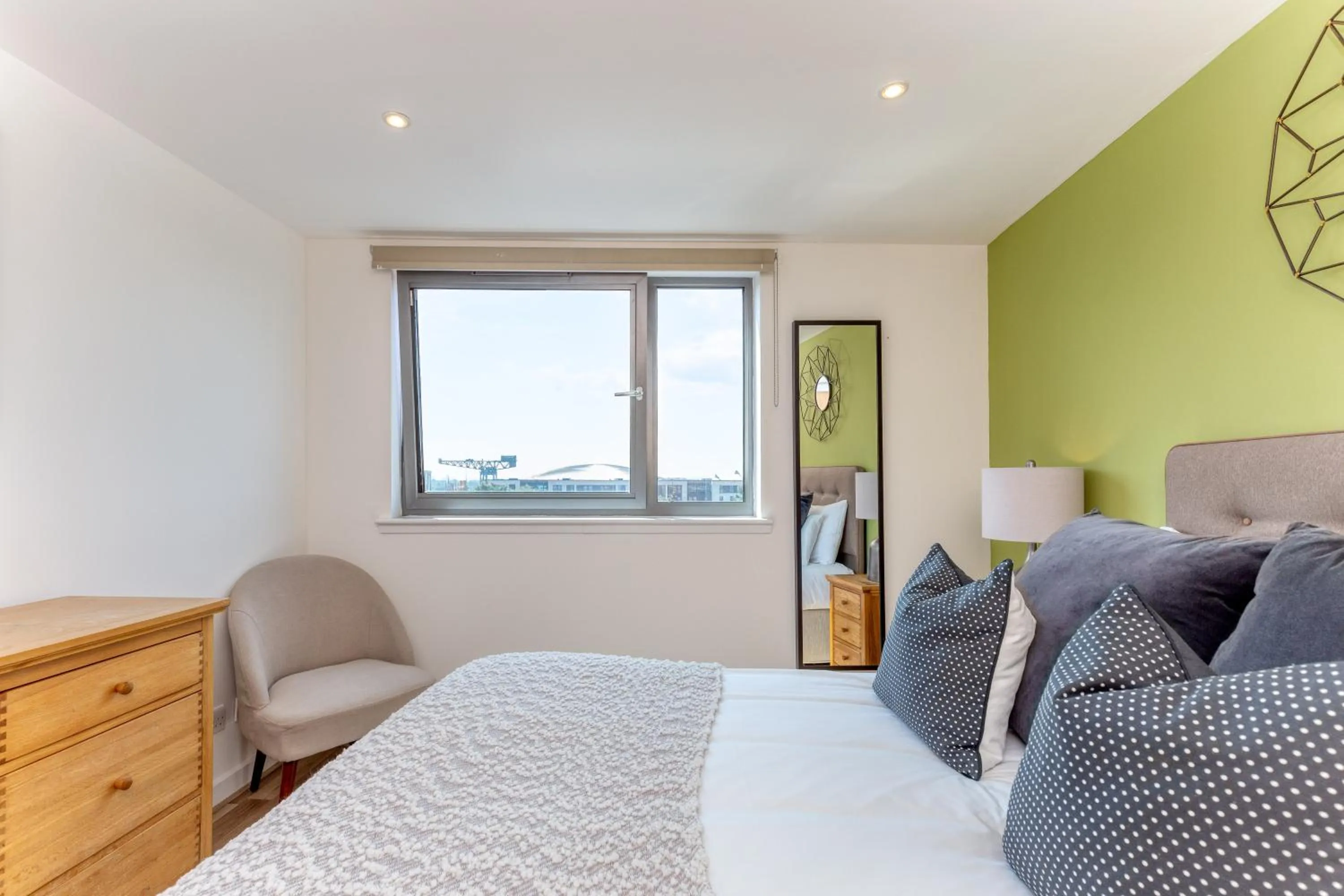 Bed in SECC Hydro Executive 7 Apartment