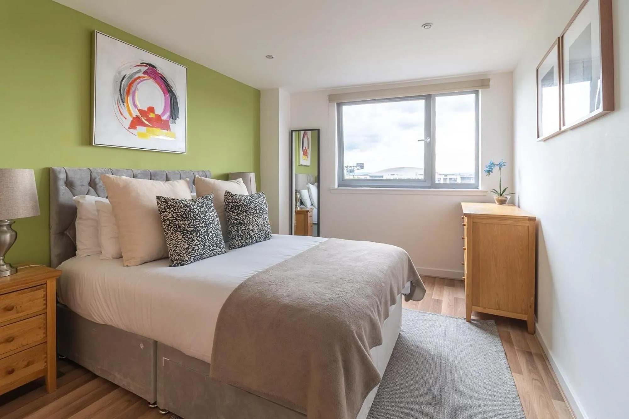 Bed in SECC Hydro Executive 7 Apartment