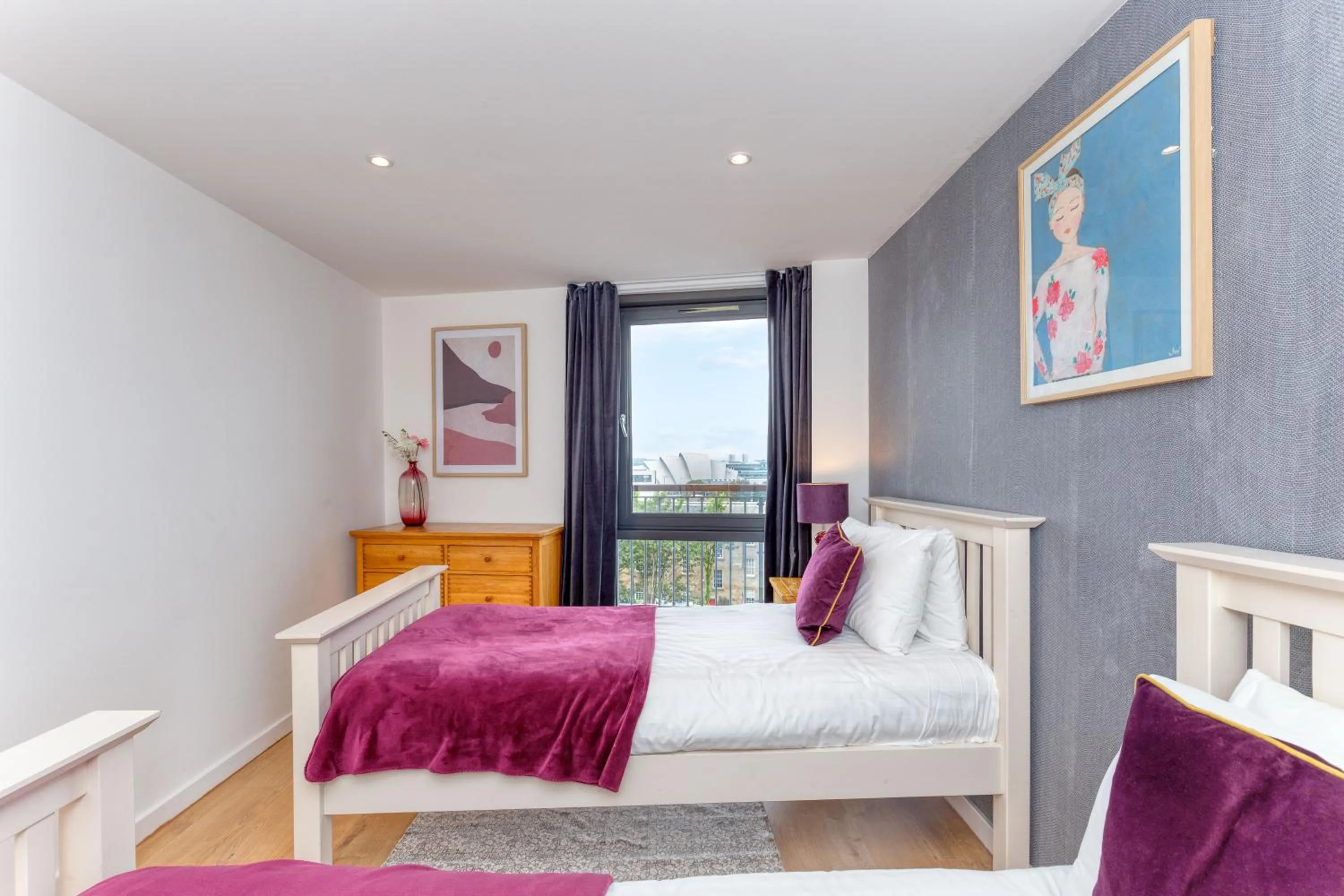 Bed in SECC Hydro Executive 7 Apartment