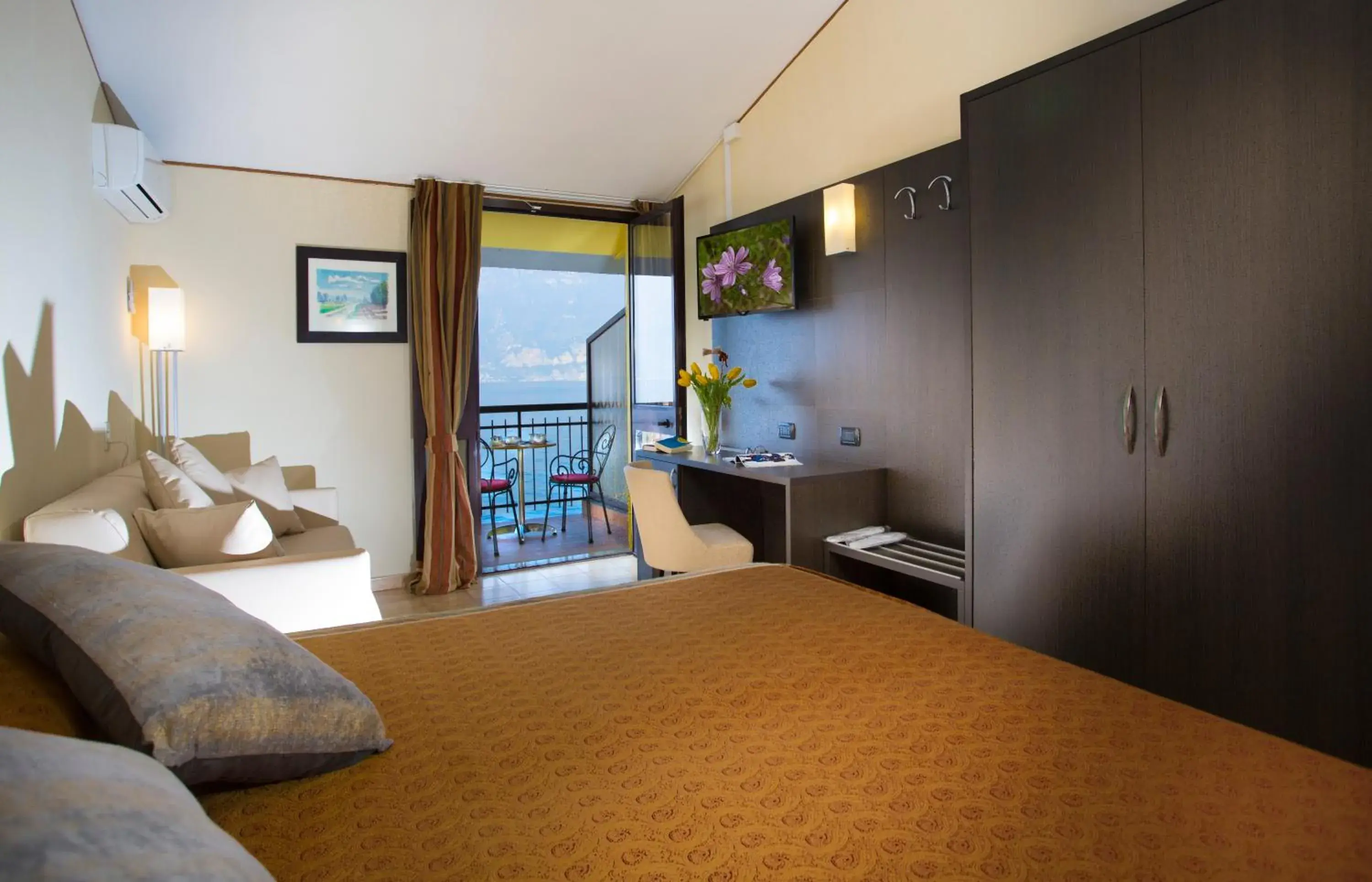 Junior Suite with Balcony and Lake View in Taki Village Junior Suite with Balcony and Lake View in Taki Village