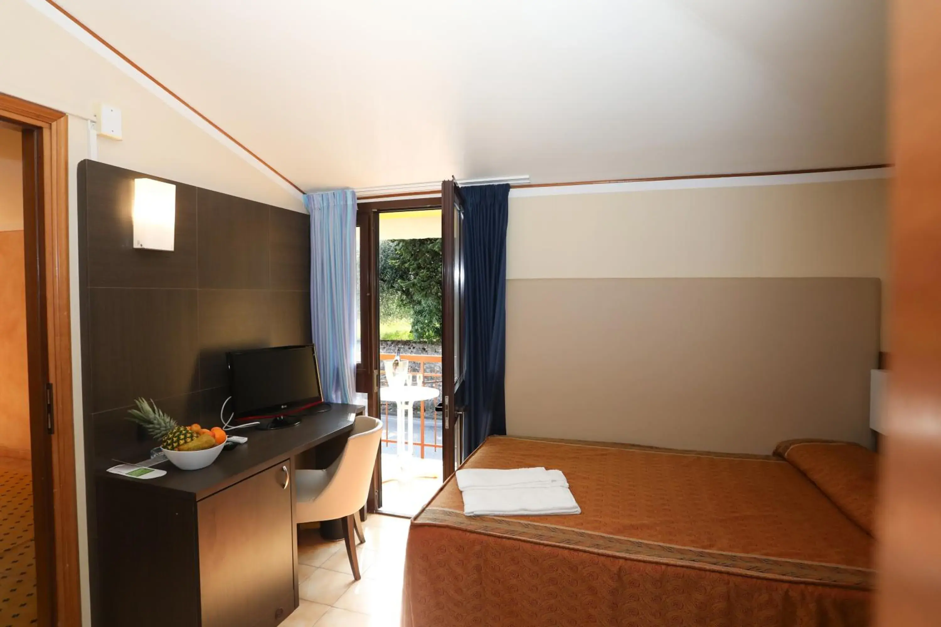 Deluxe Single Room with Mountain View - single occupancy in Taki Village Deluxe Single Room with Mountain View - single occupancy in Taki Village