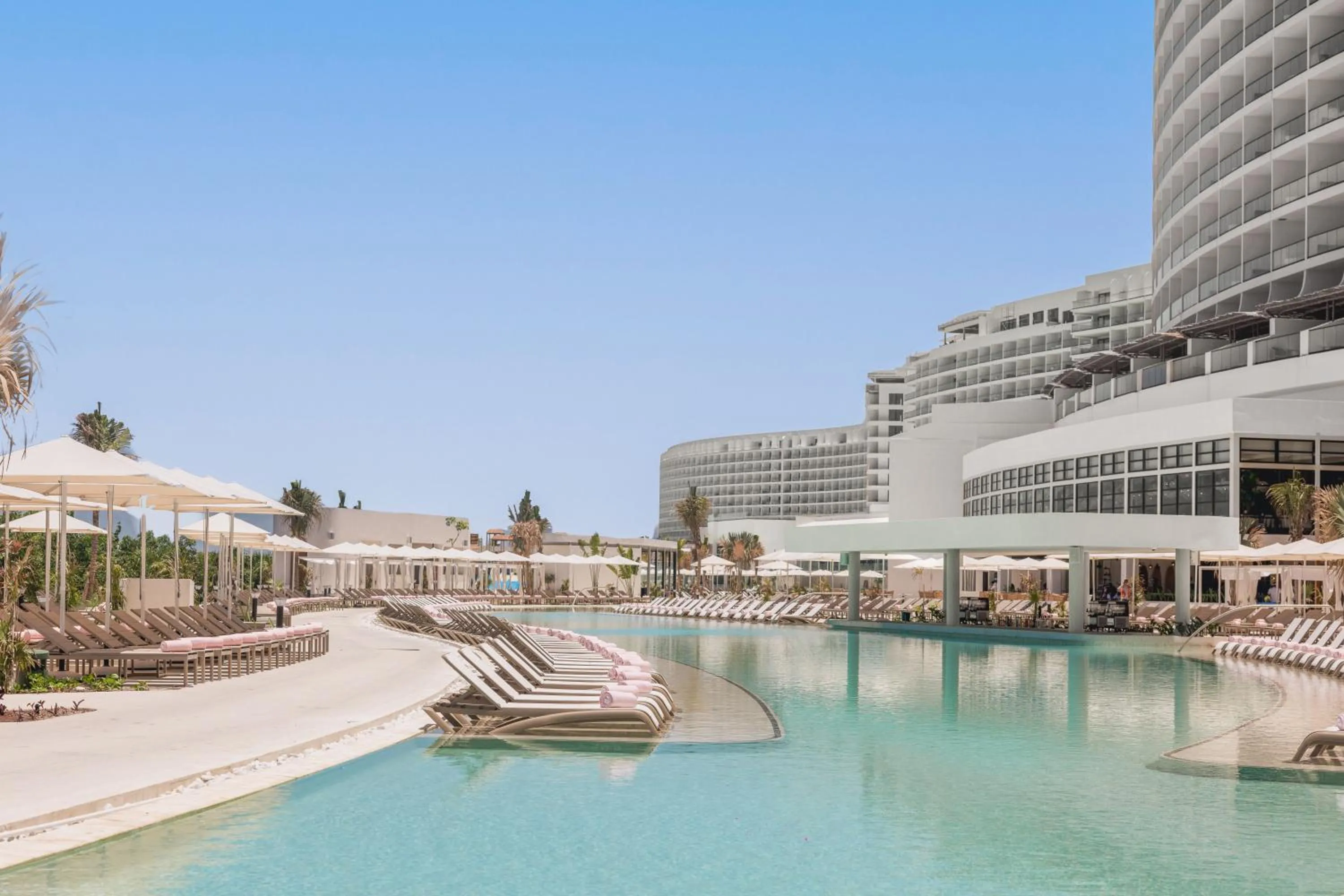 Swimming pool in AVA Resort Cancun - All Inclusive