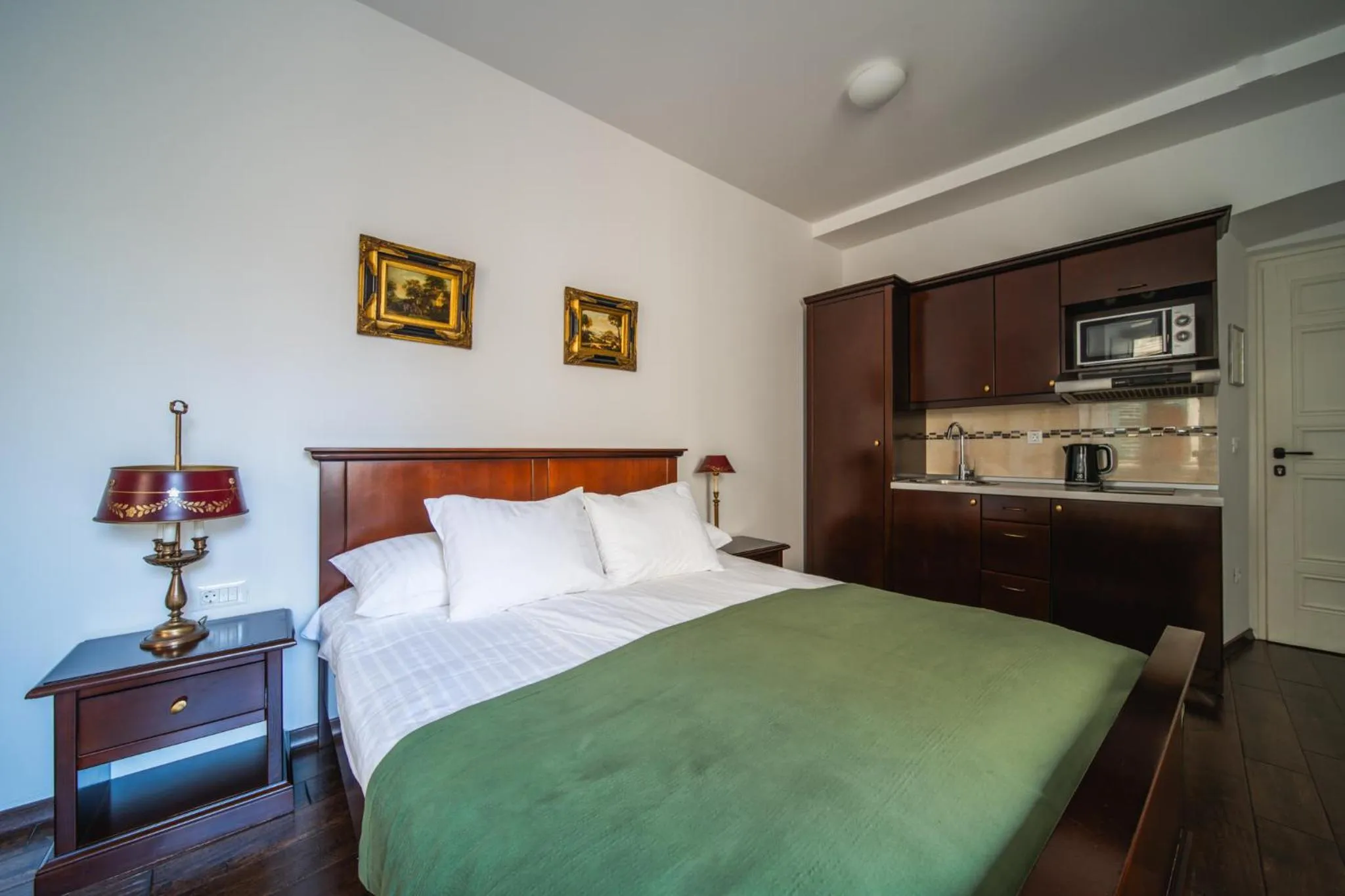 Bed in SUNce Palace Apartments with free offsite parking