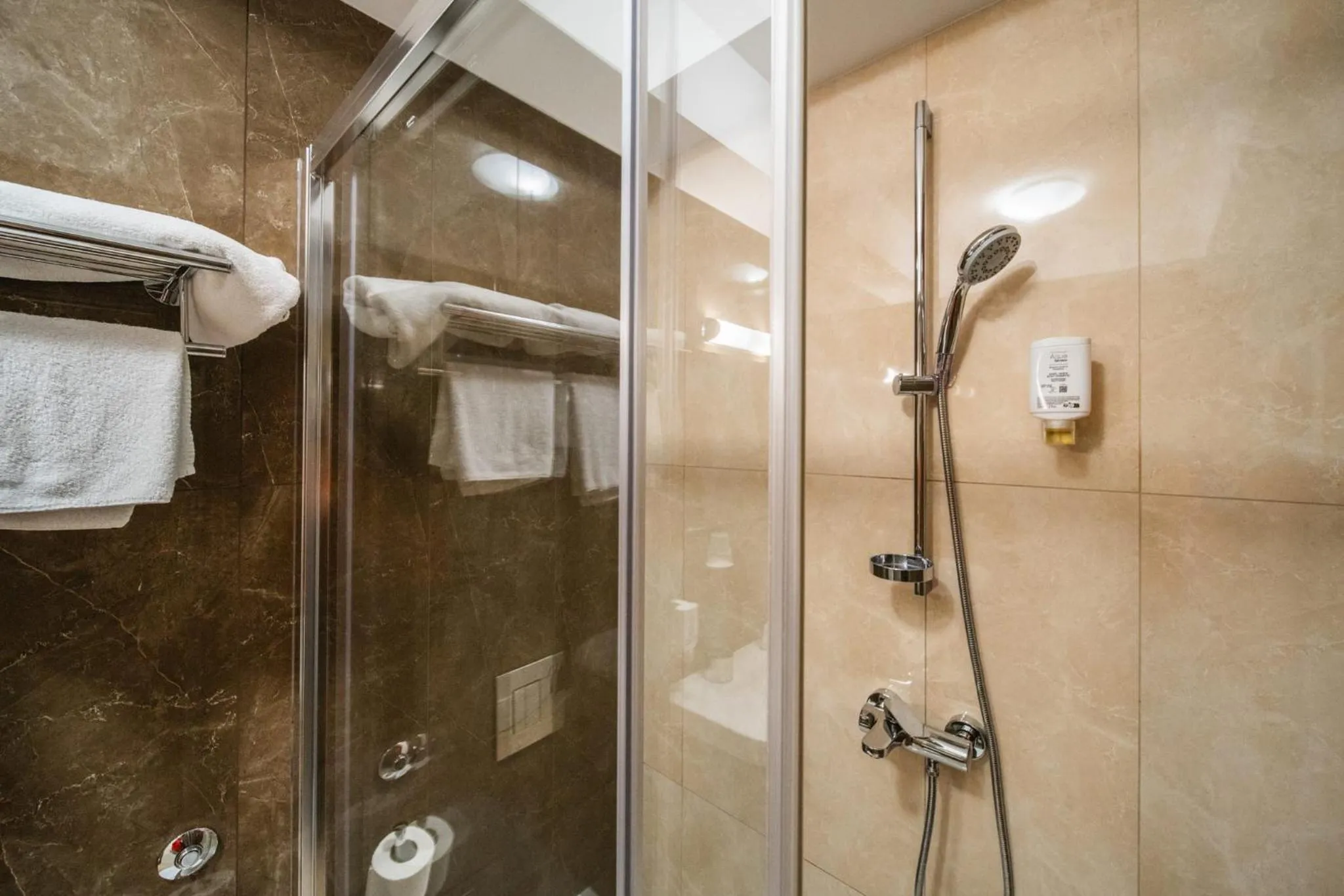 Shower in SUNce Palace Apartments with free offsite parking