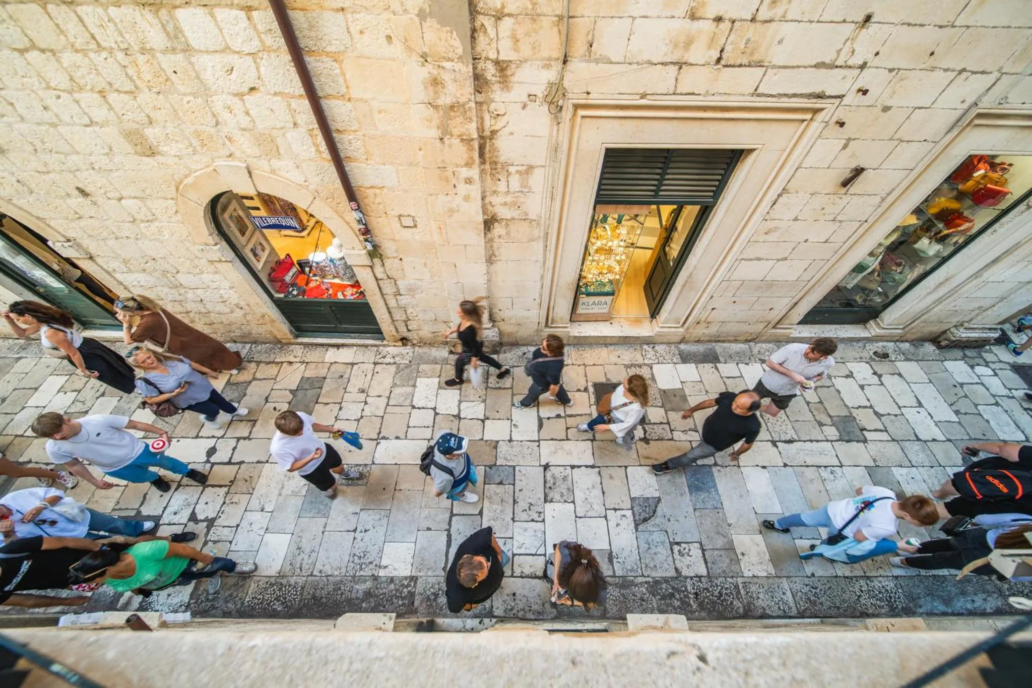 Day in SUNce Palace Apartments with free offsite parking