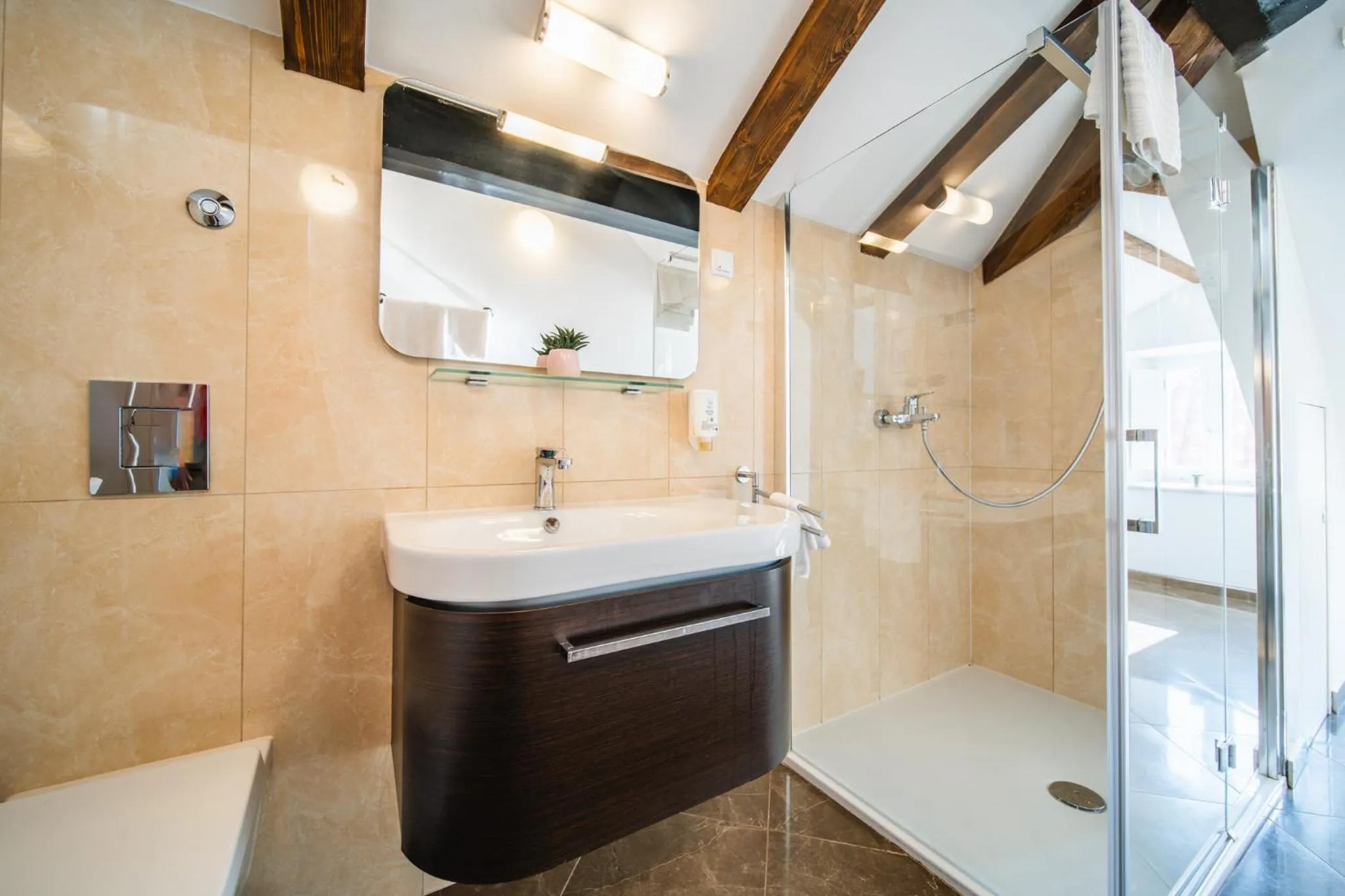 Shower in SUNce Palace Apartments with free offsite parking