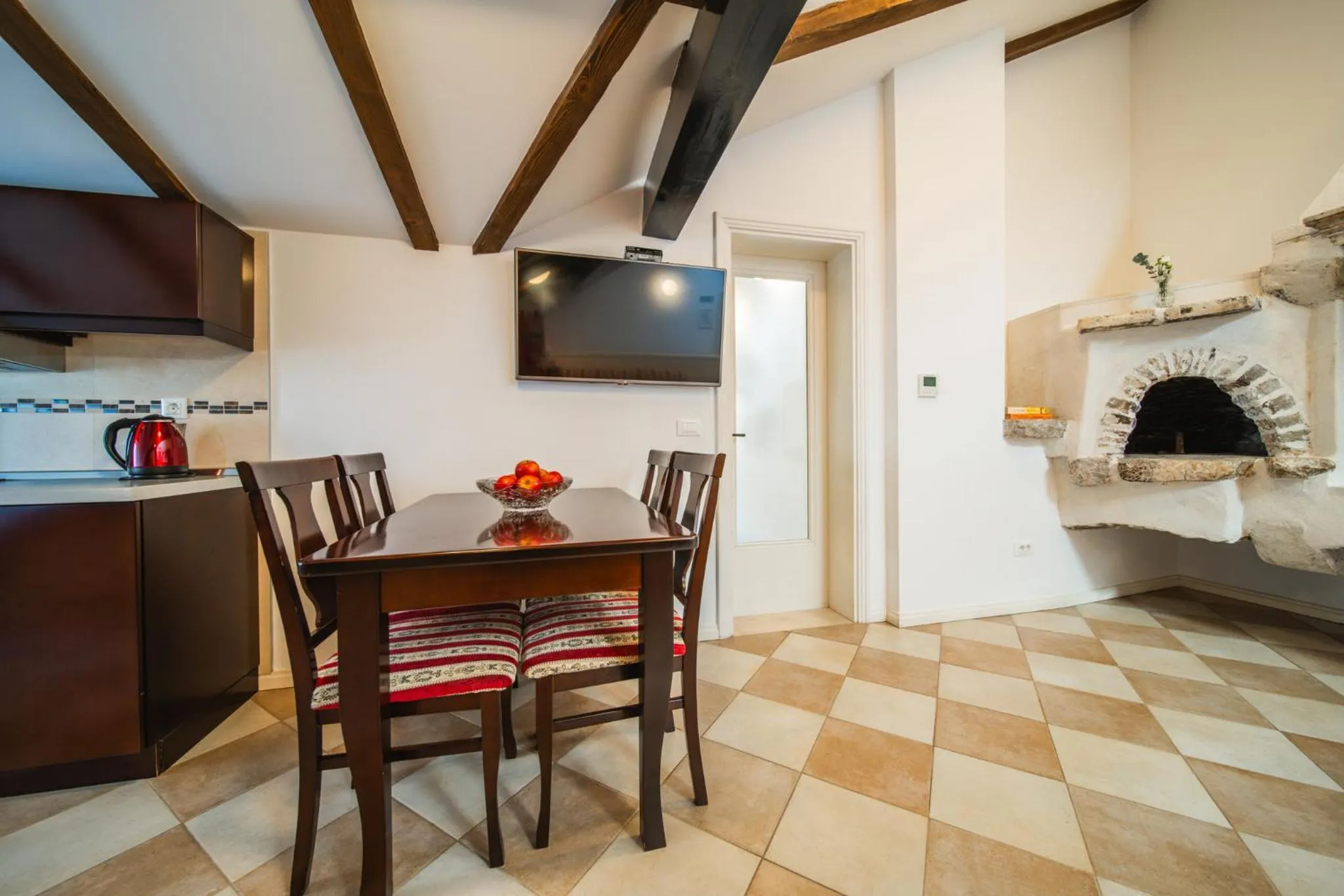 TV and multimedia in SUNce Palace Apartments with free offsite parking