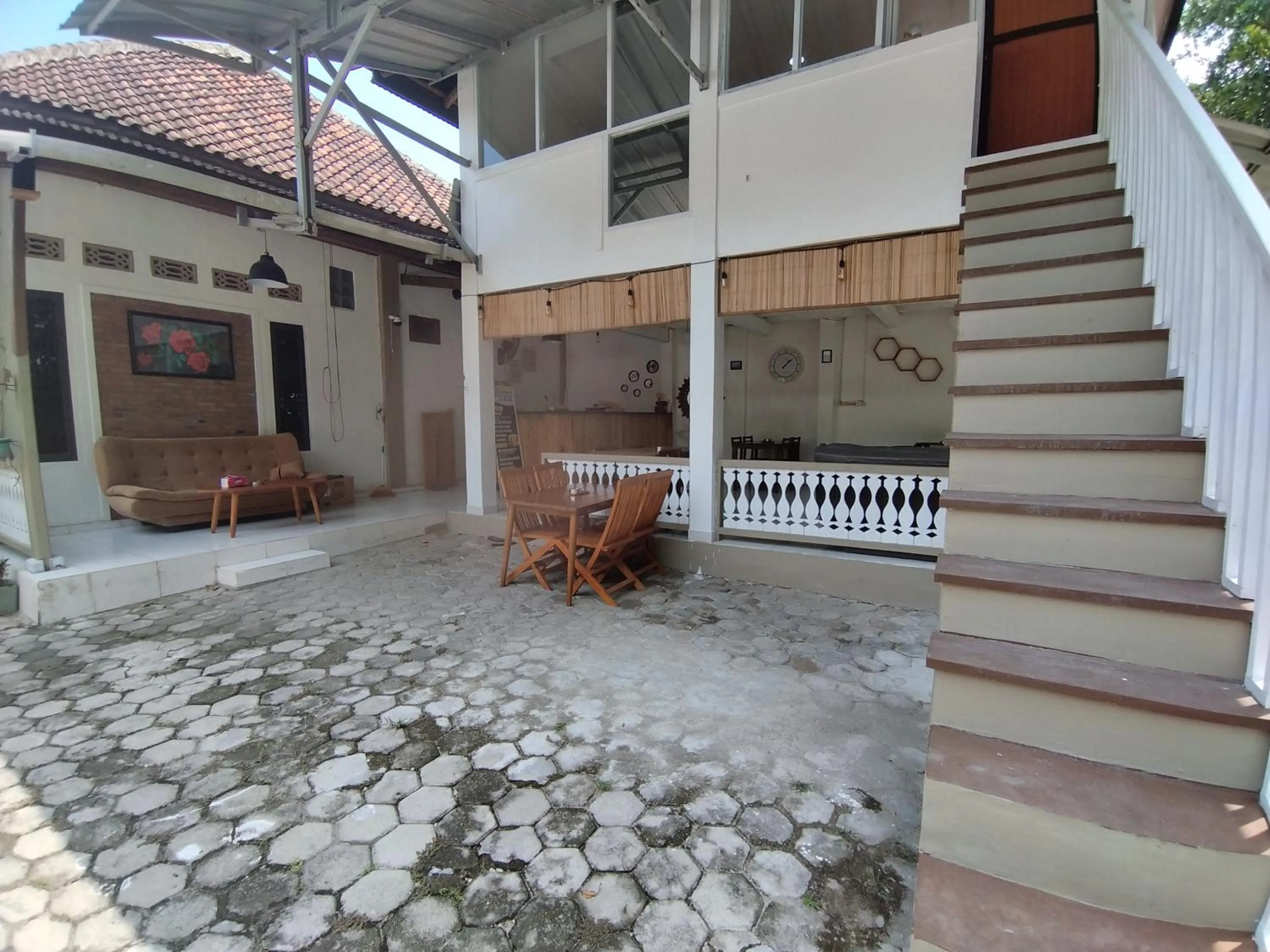 Property building in Krui penginapan jokowi