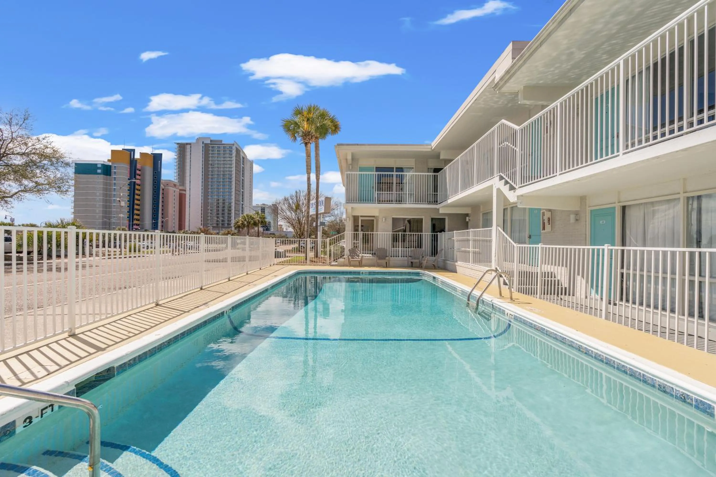 Swimming pool in Fin's Inn