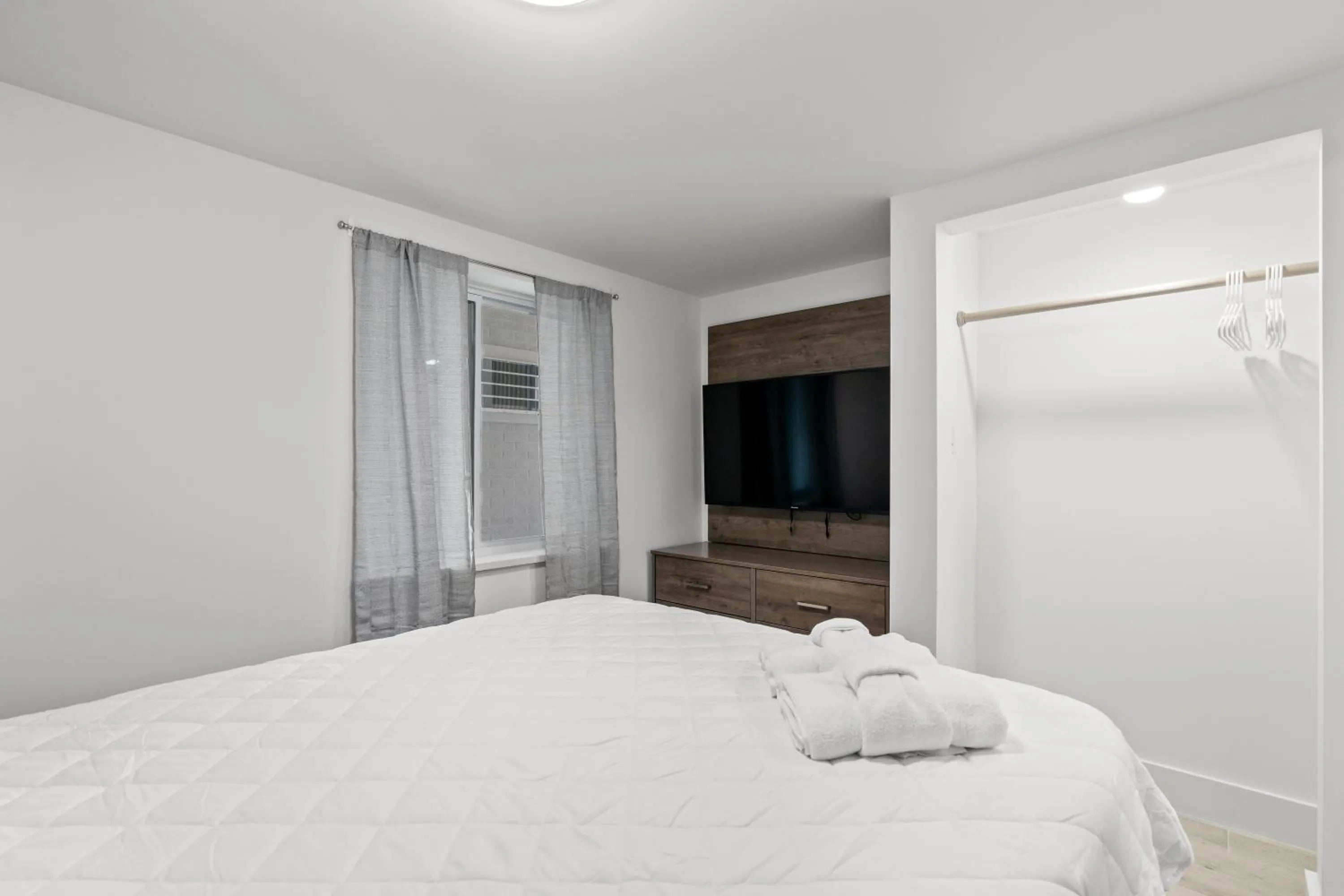 Bedroom, Bed in Fin's Inn