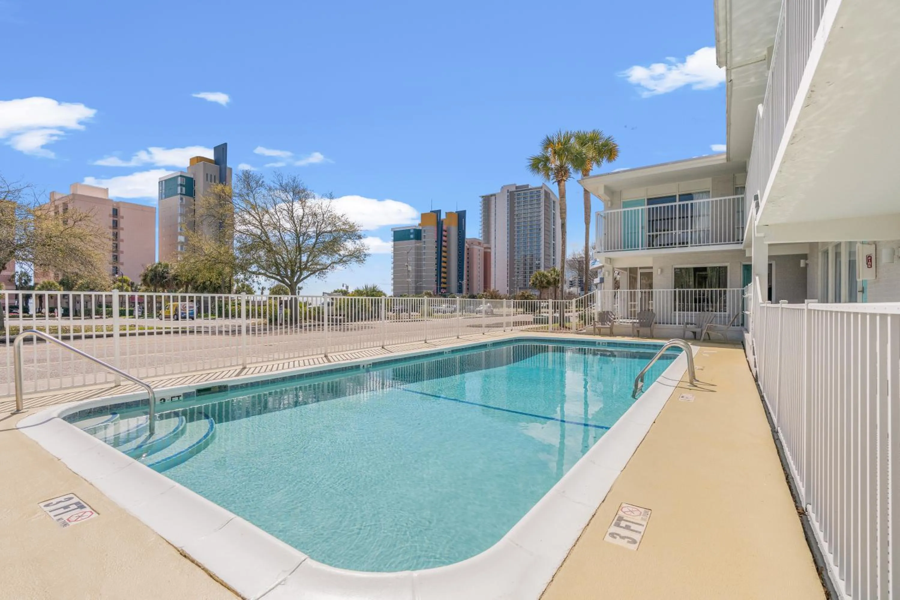 Swimming pool in Fin's Inn