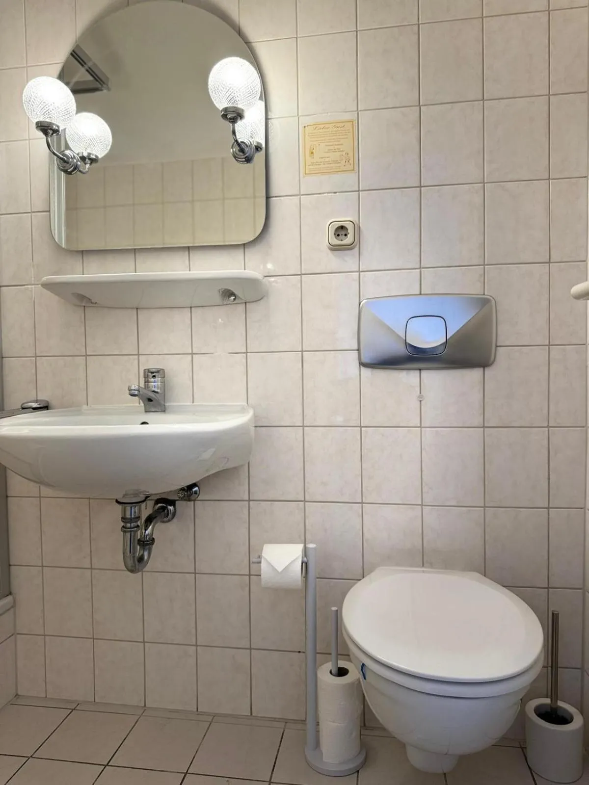 Toilet in Hotel zur Eiche