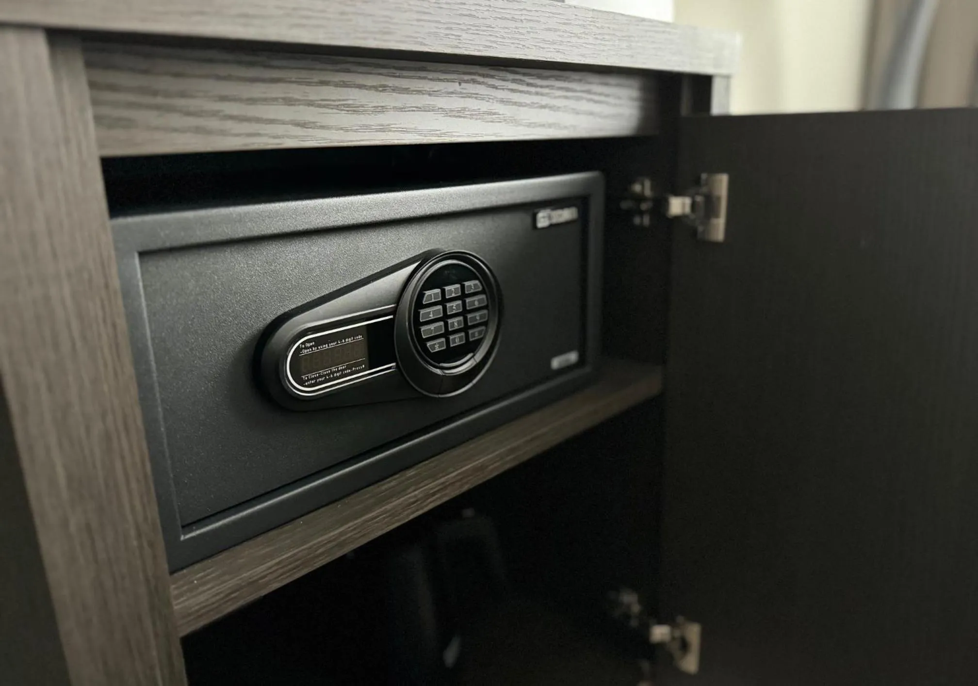 microwave in Boutique Hotel Hans - Amsterdam Schiphol Airport