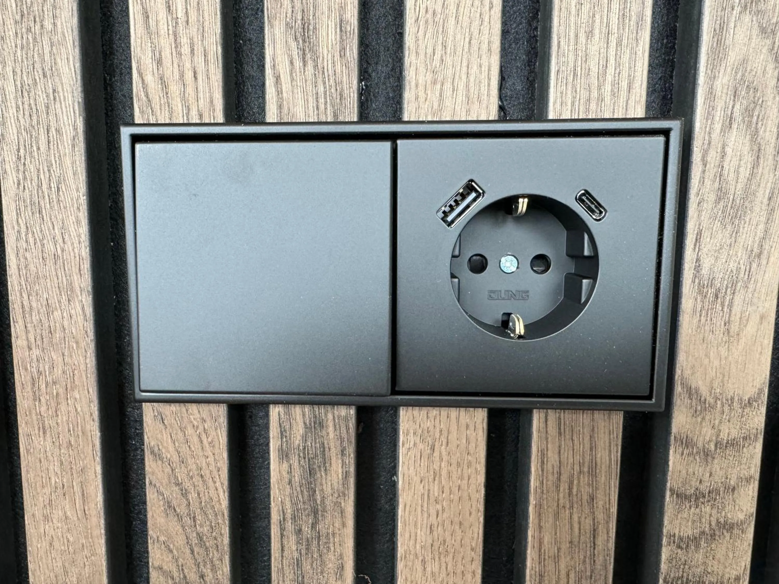 TV and multimedia in Boutique Hotel Hans - Amsterdam Schiphol Airport