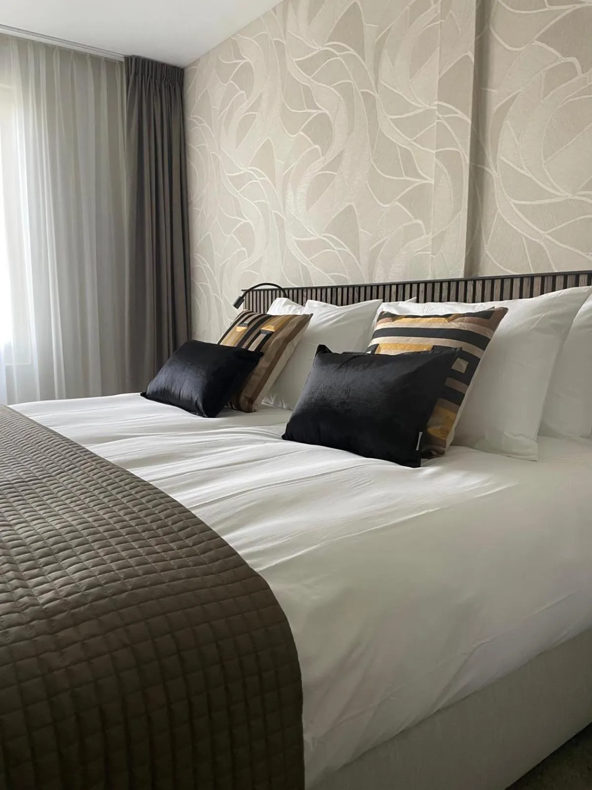 Bed in Boutique Hotel Hans - Amsterdam Schiphol Airport