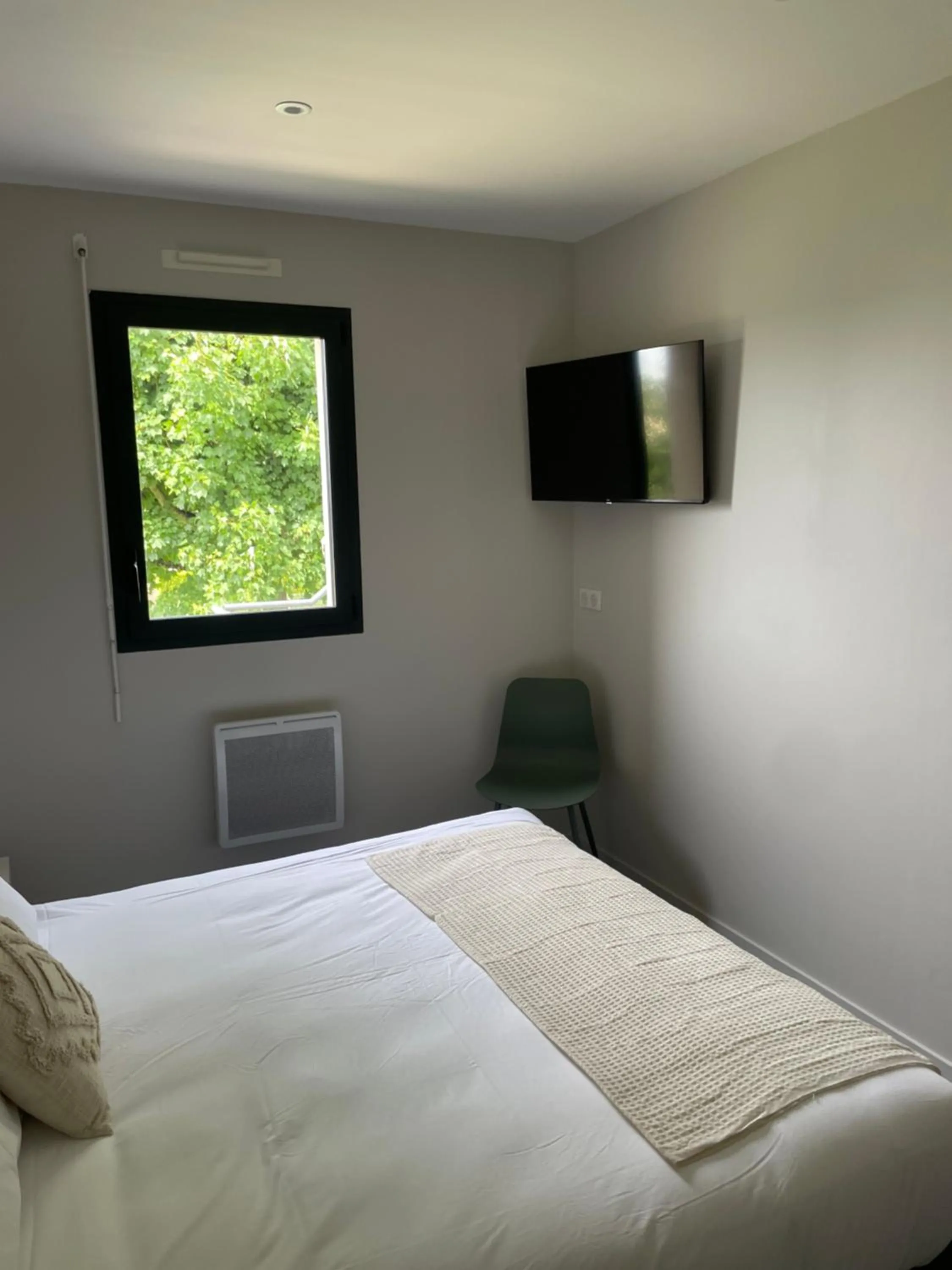 Photo of the whole room, Bed in Ducey Appart'Hôtel - Les Rivières