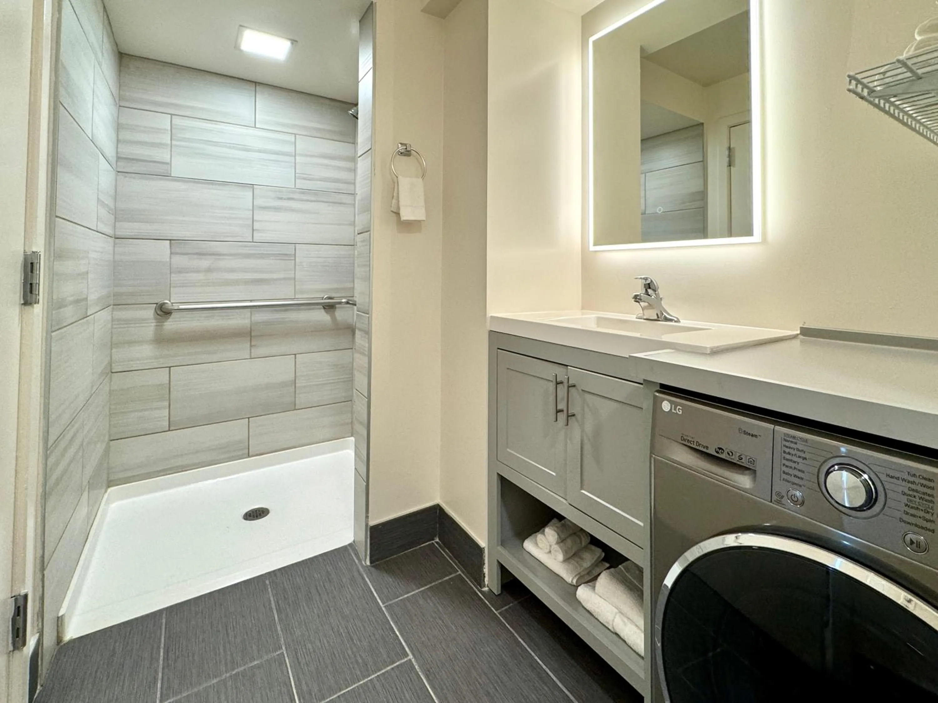 Bathroom in The GEM Museum Suites