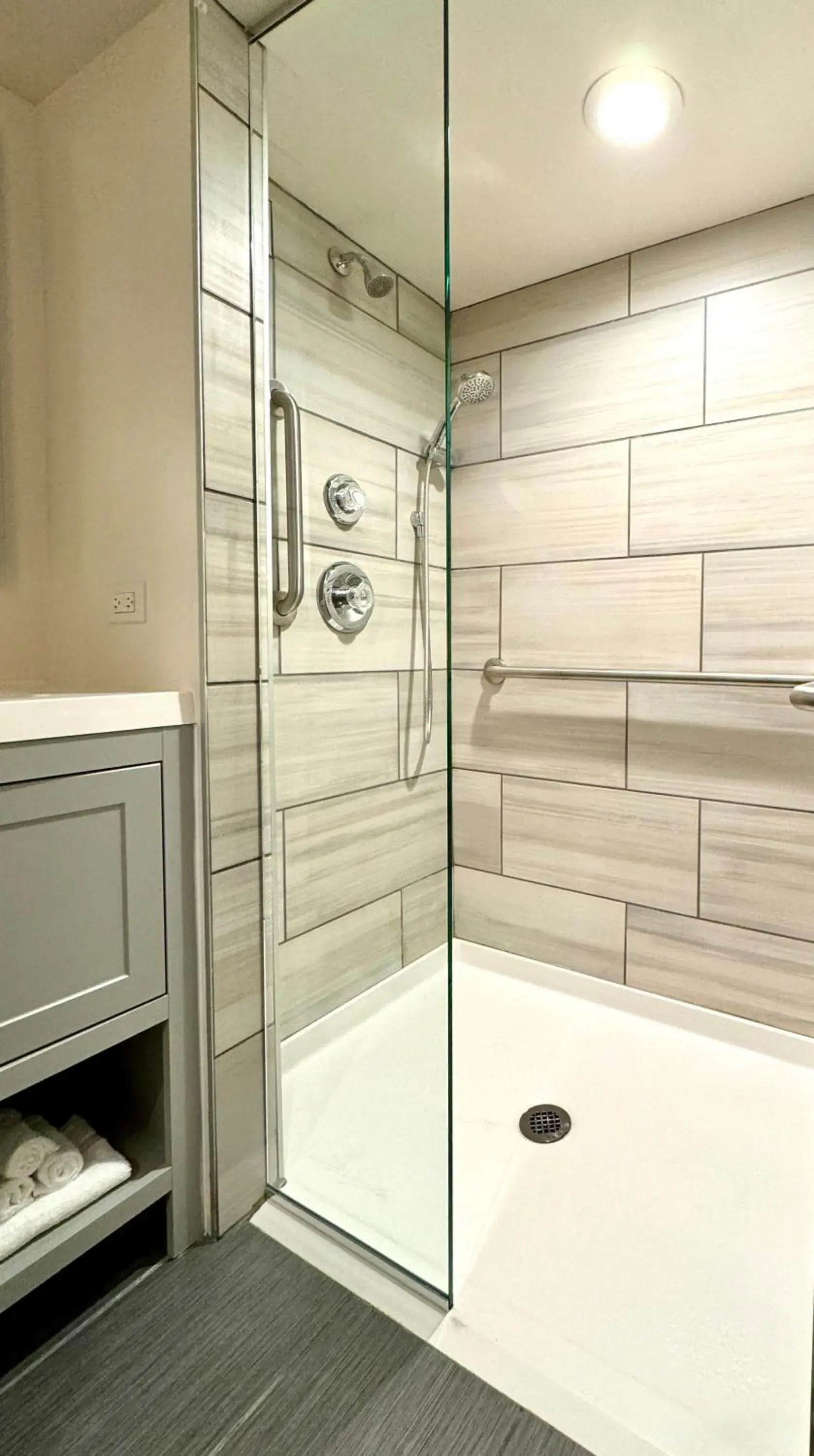 One-Bedroom King Suite in The GEM Museum Suites One-Bedroom King Suite in The GEM Museum Suites