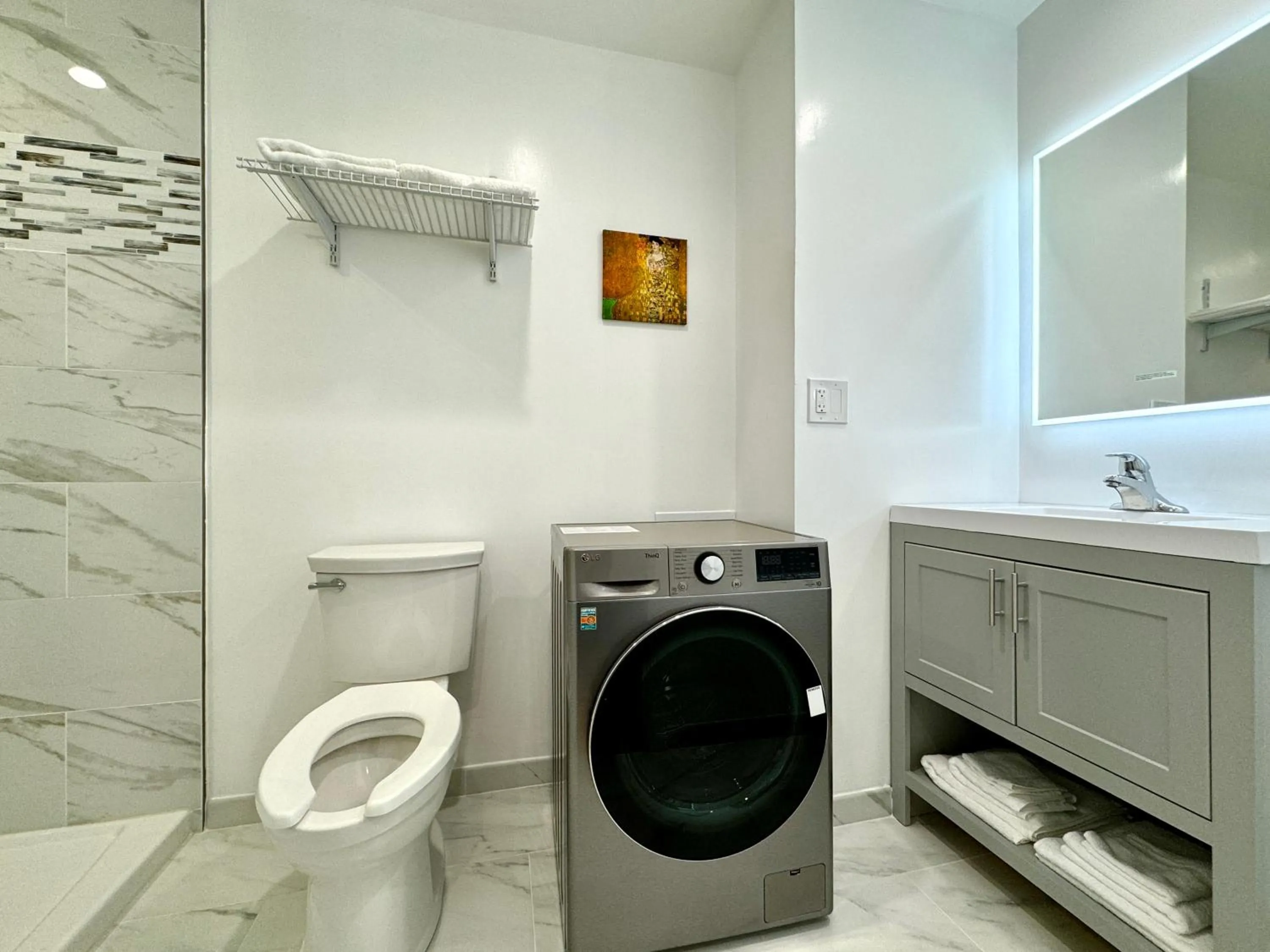 Bathroom in The GEM Museum Suites