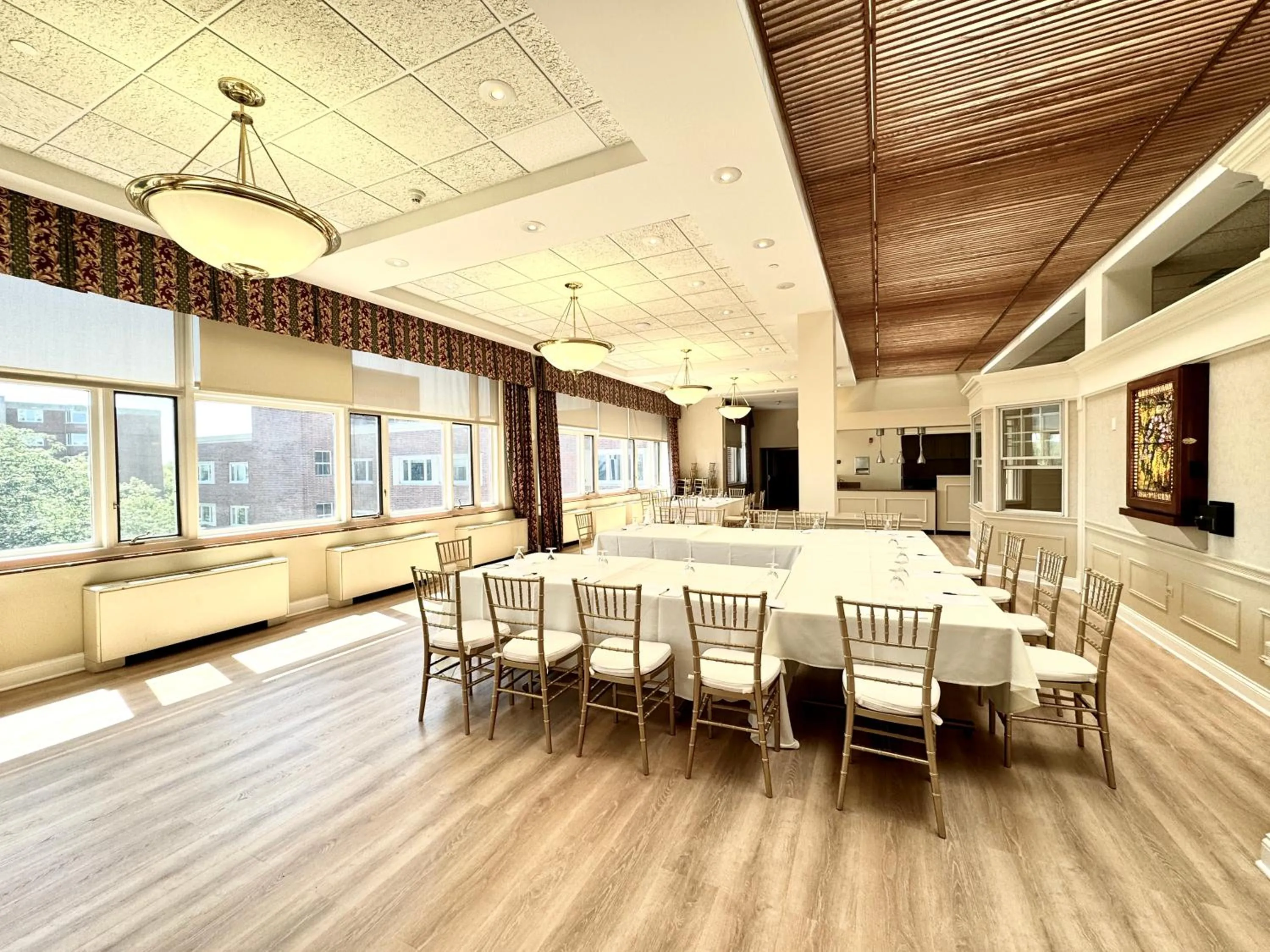 Meeting/conference room in The GEM Museum Suites