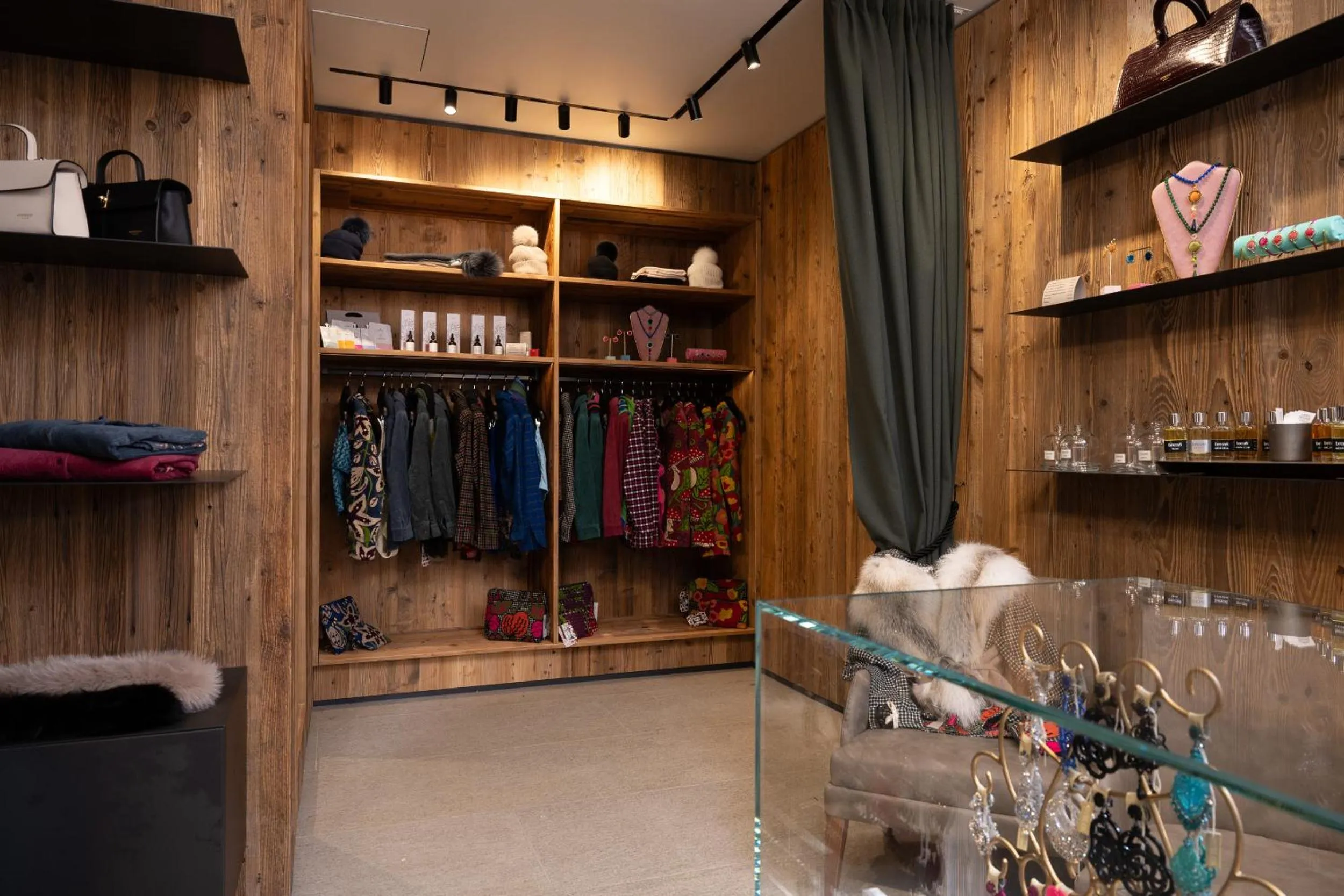 Shopping Area in Grand Hotel Courmayeur Mont Blanc, by R Collection Hotels