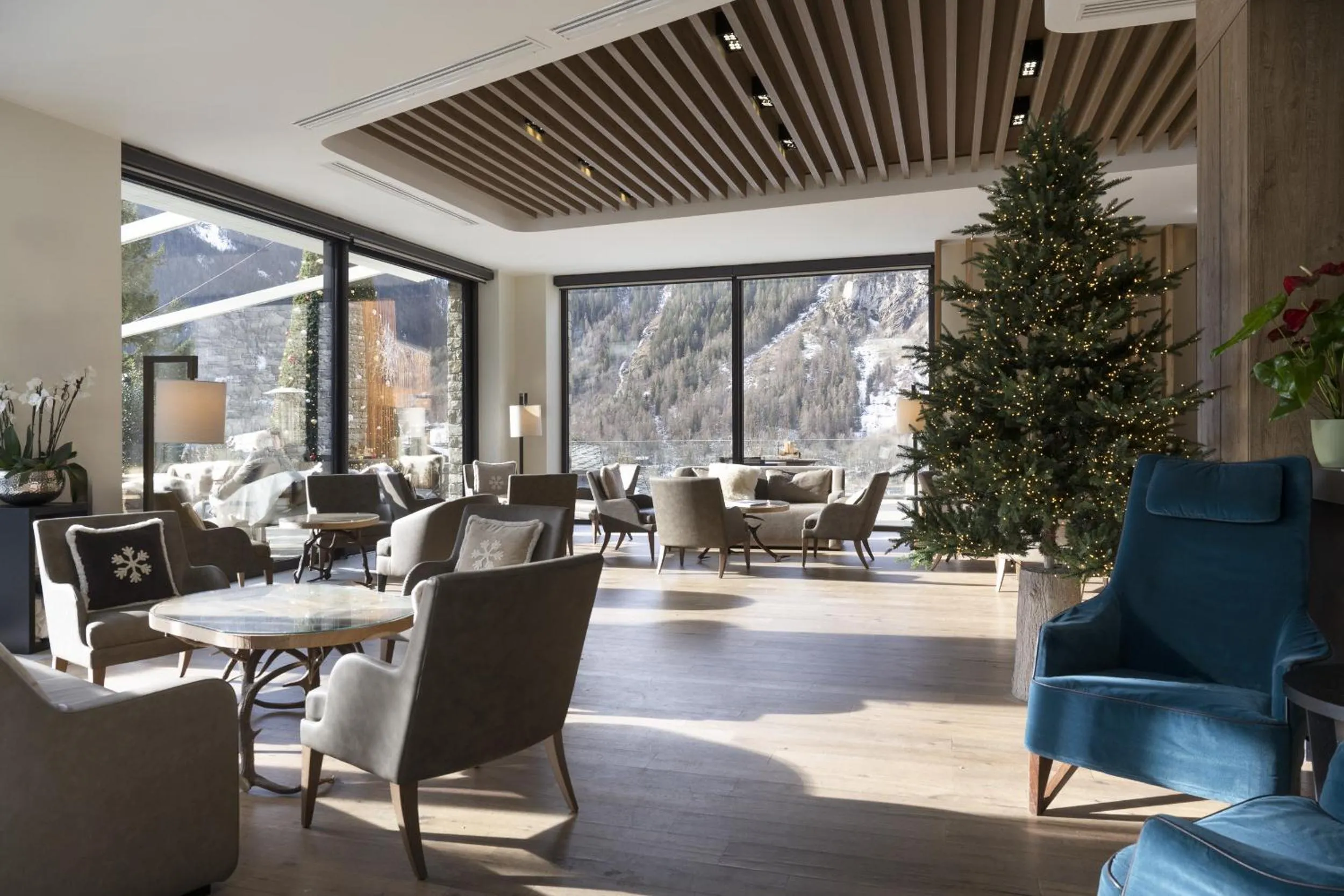 Lounge or bar in Grand Hotel Courmayeur Mont Blanc, by R Collection Hotels