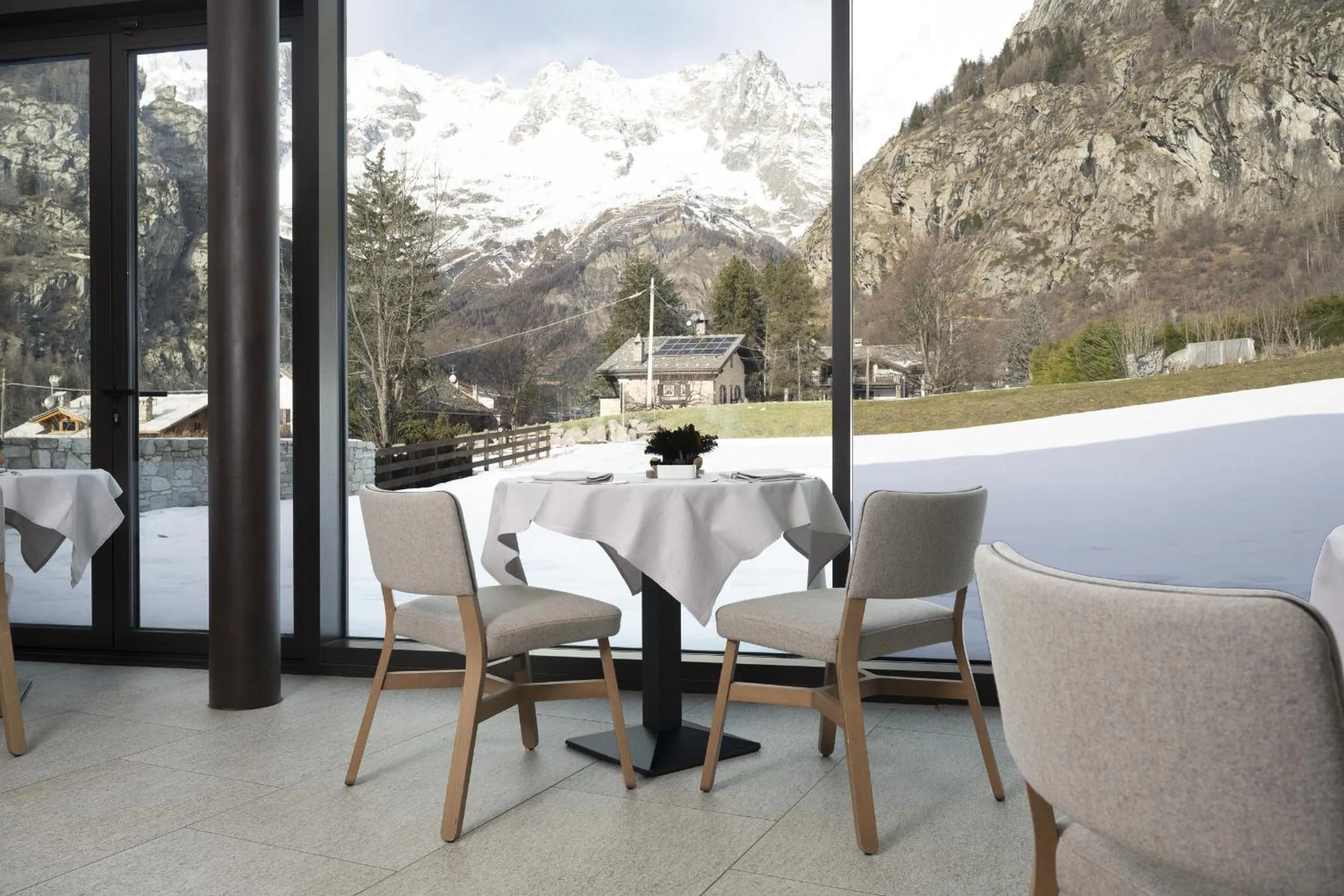 Dining area in Grand Hotel Courmayeur Mont Blanc, by R Collection Hotels