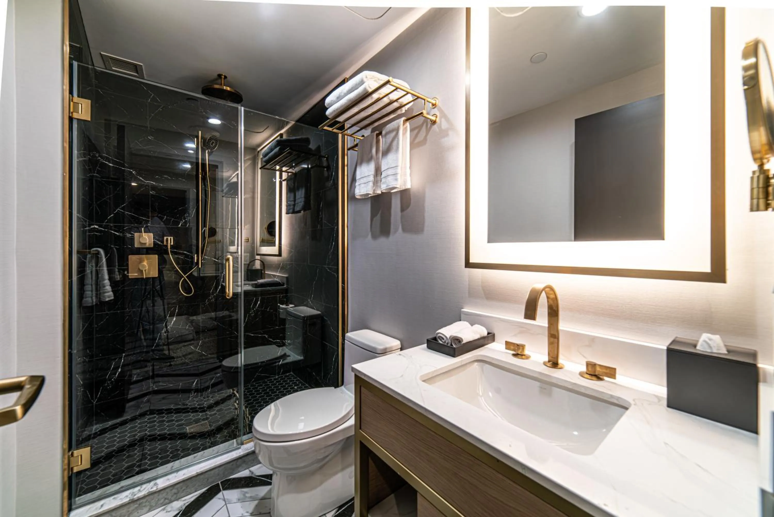 Bathroom in Iris Hotel Boston