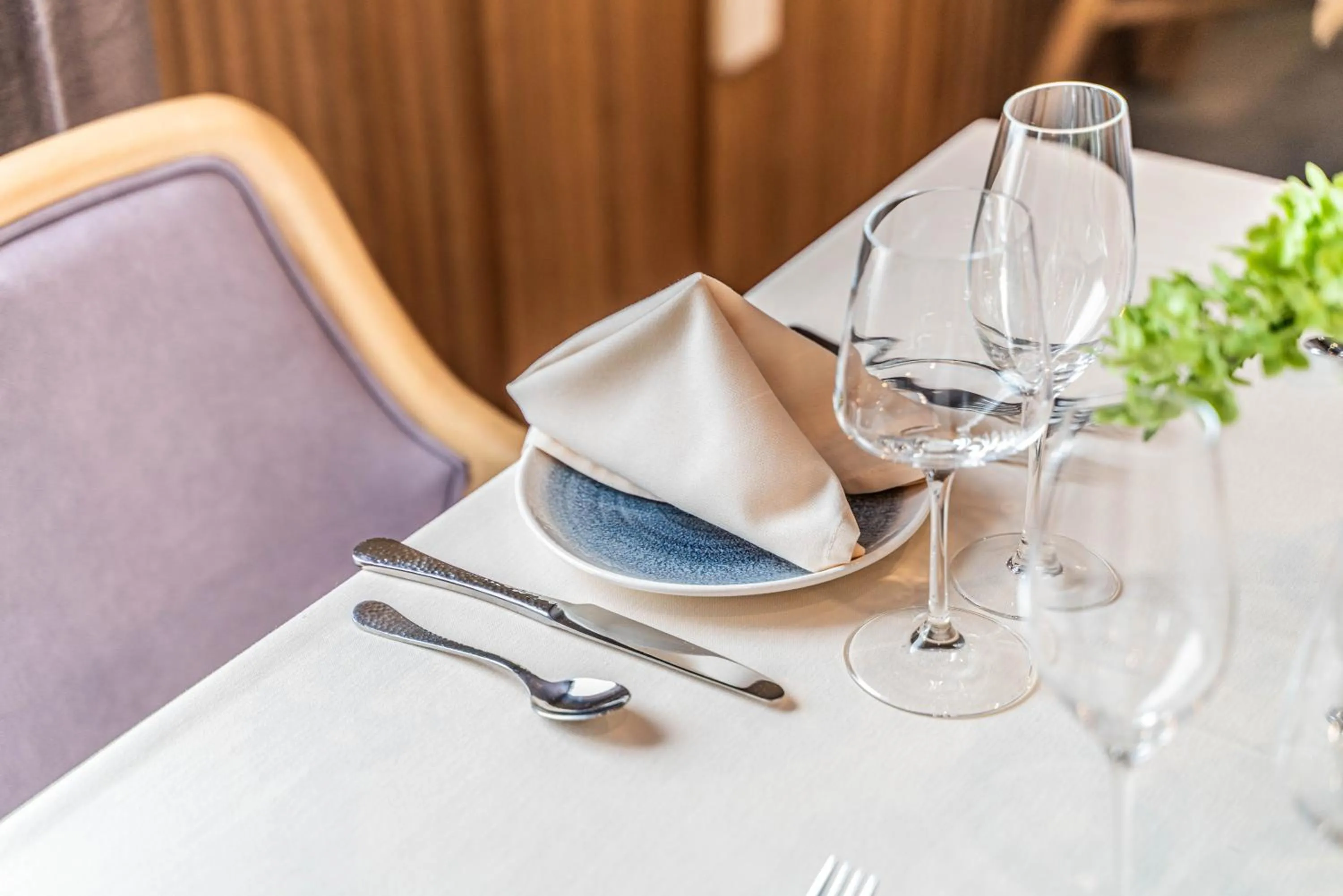 Restaurant/places to eat in Iris Hotel Boston