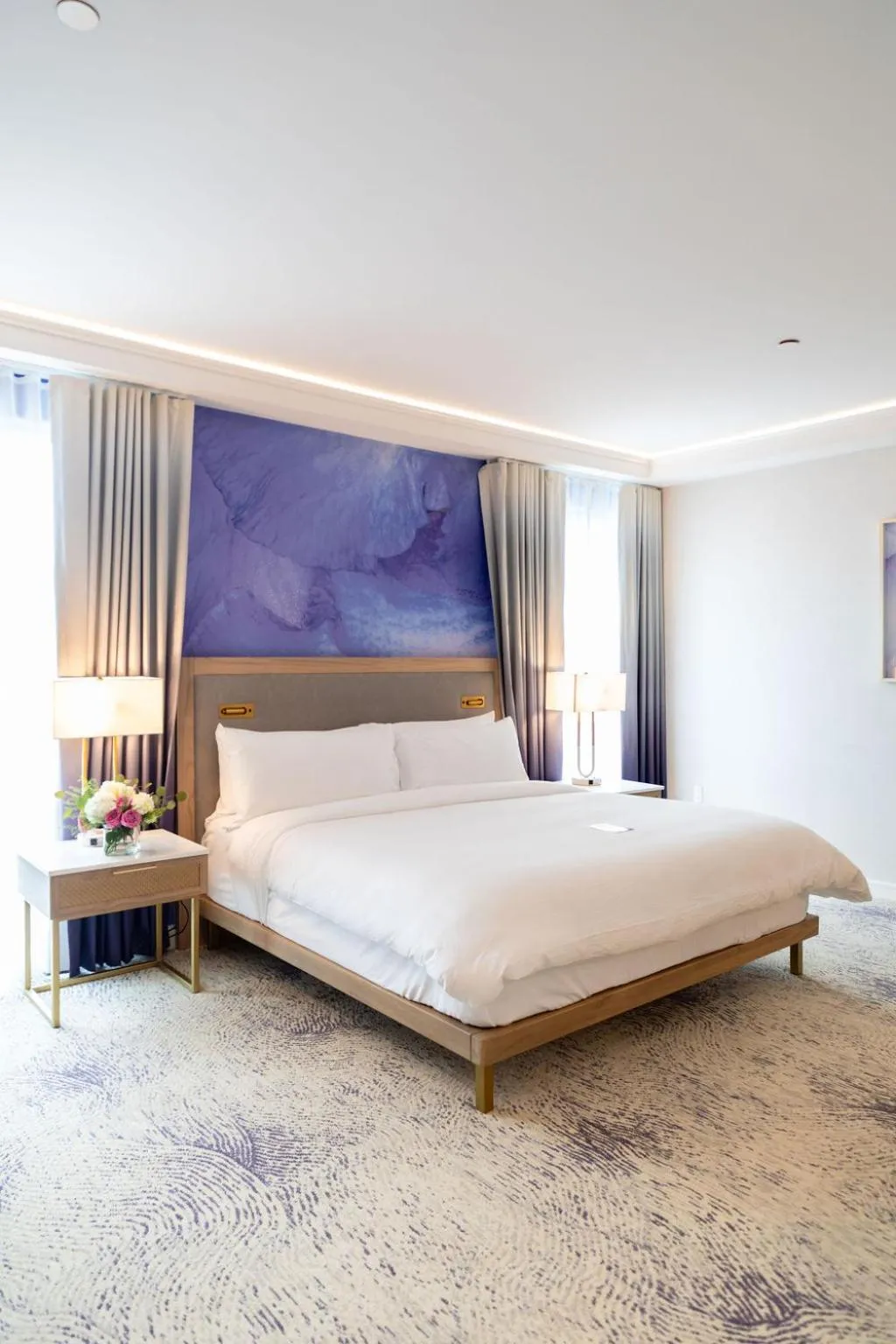 Bed in Iris Hotel Boston