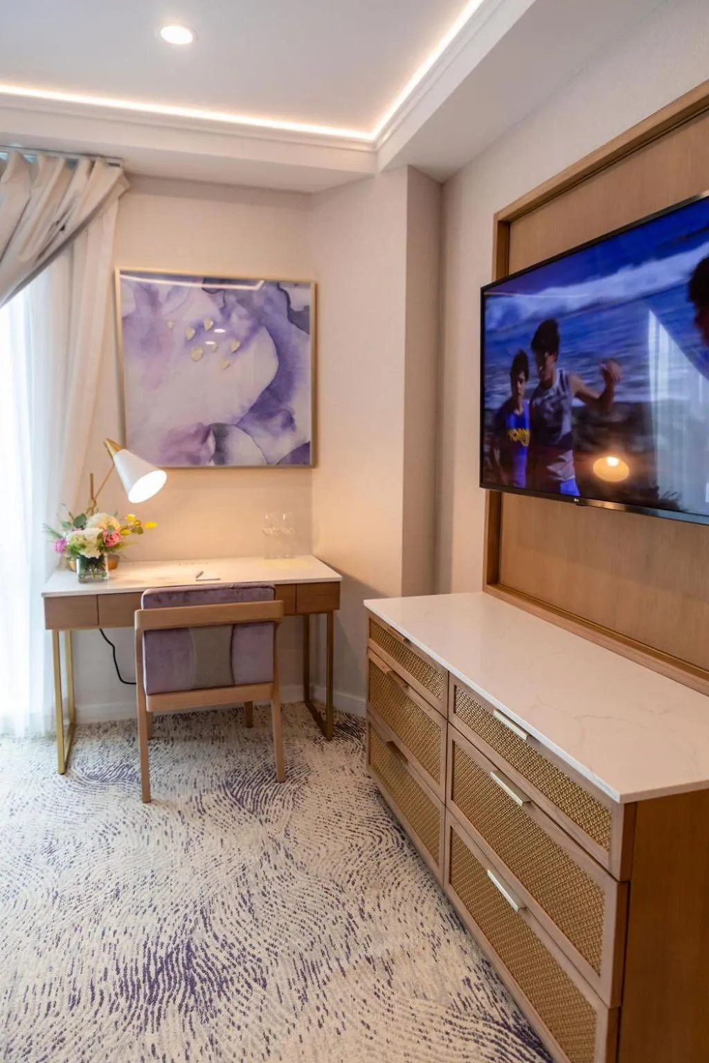 TV and multimedia in Iris Hotel Boston