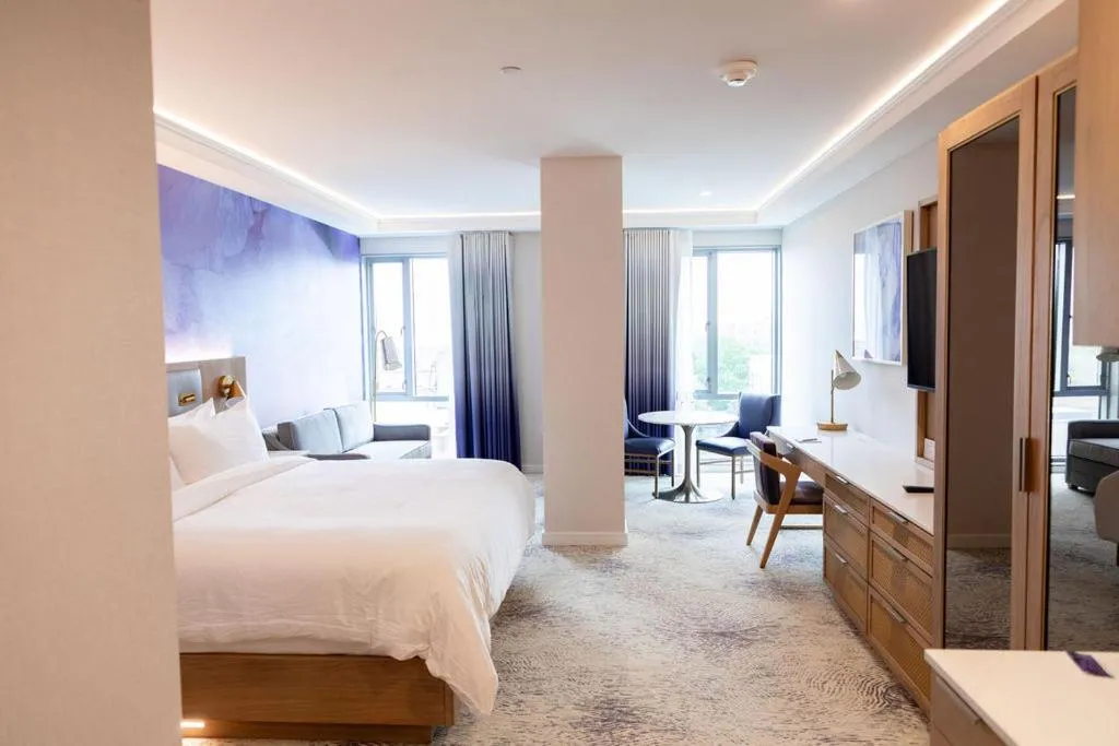 Photo of the whole room, Bed in Iris Hotel Boston