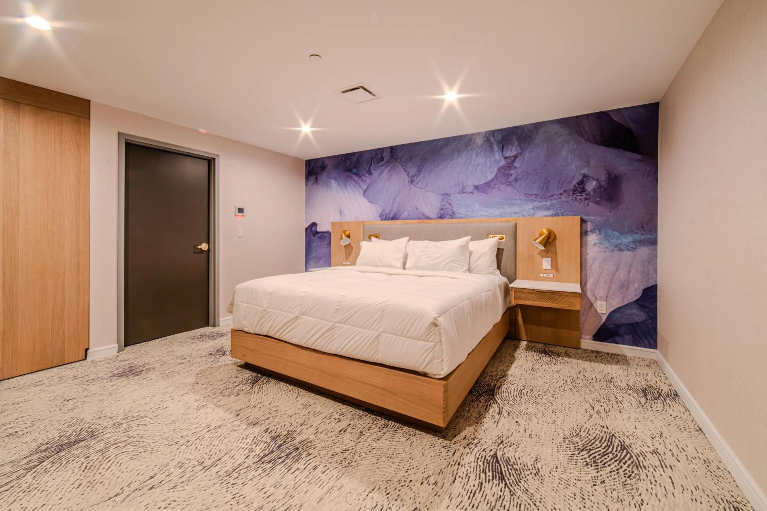 Bed in Iris Hotel Boston