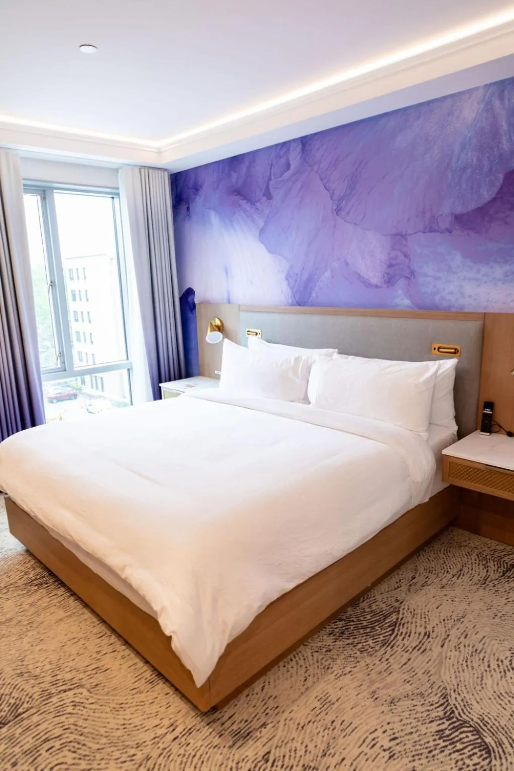 Bed in Iris Hotel Boston