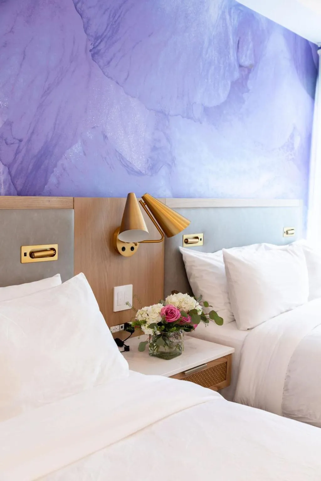 Bed in Iris Hotel Boston