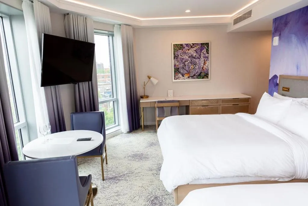 TV and multimedia, Bed in Iris Hotel Boston