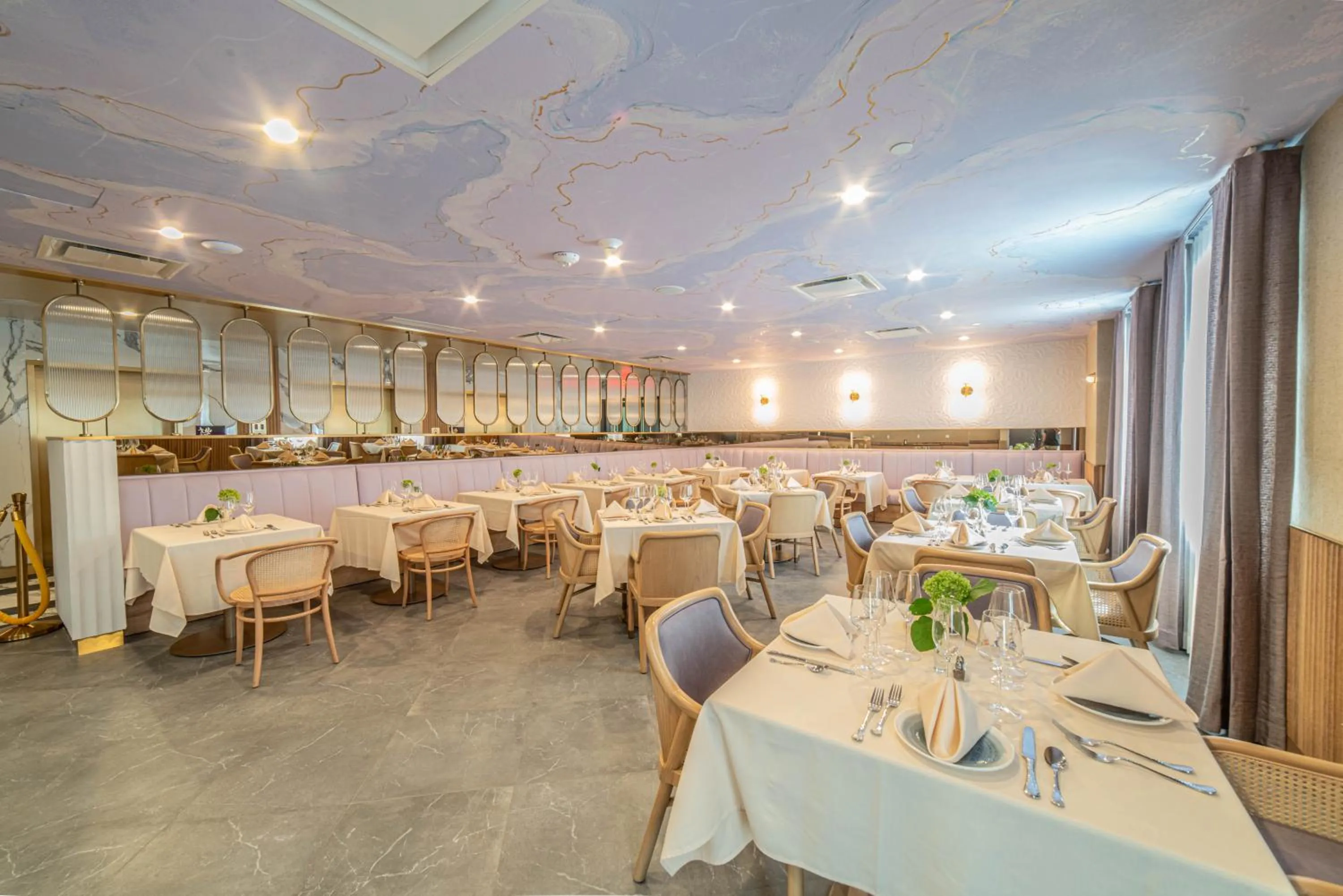 Restaurant/places to eat in Iris Hotel Boston